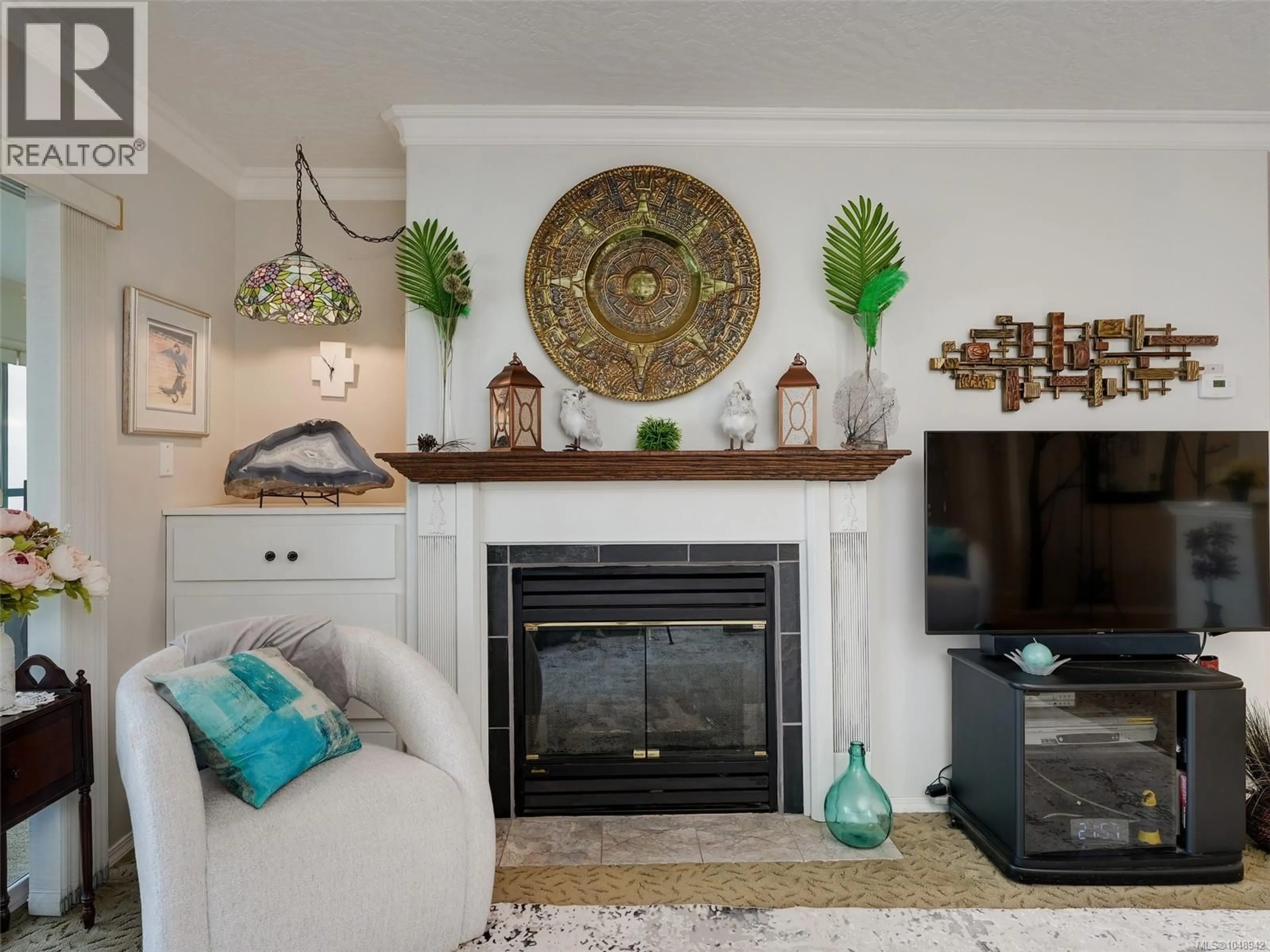 Living room with furniture, unknown for 207 - 1100 UNION ROAD, Saanich British Columbia V8P2J3