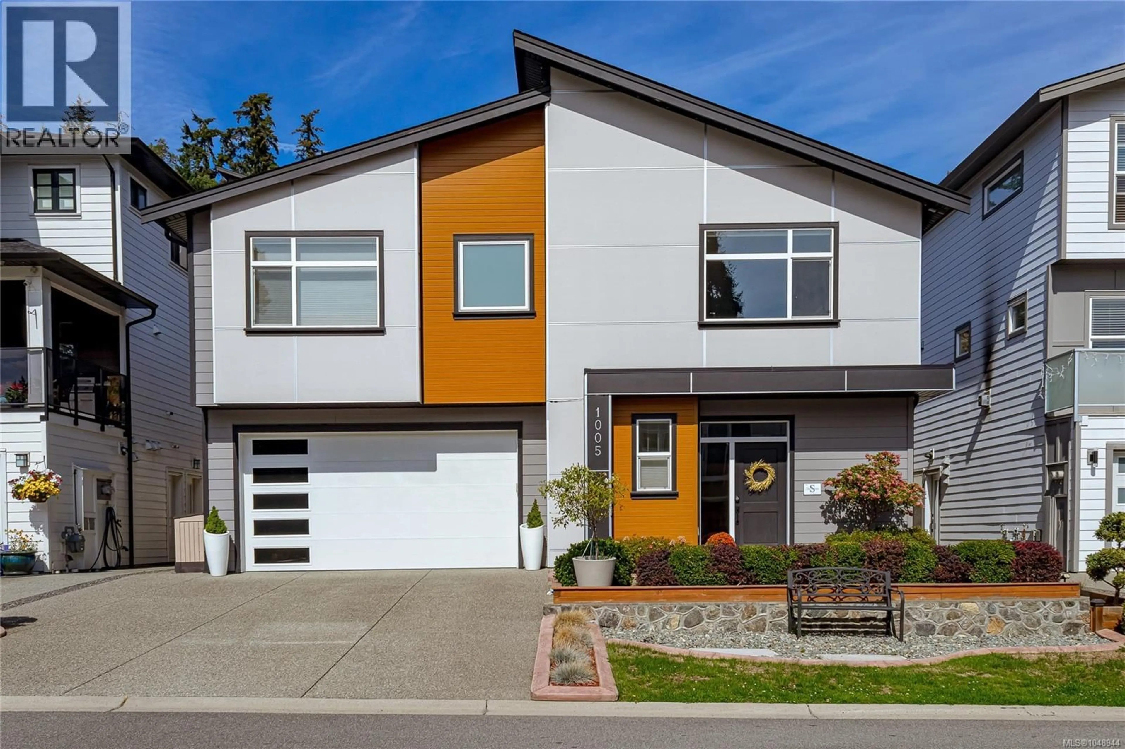 Home with vinyl exterior material, street for 1005 GOLDEN SPIRE CRESCENT, Langford British Columbia V9C0M4
