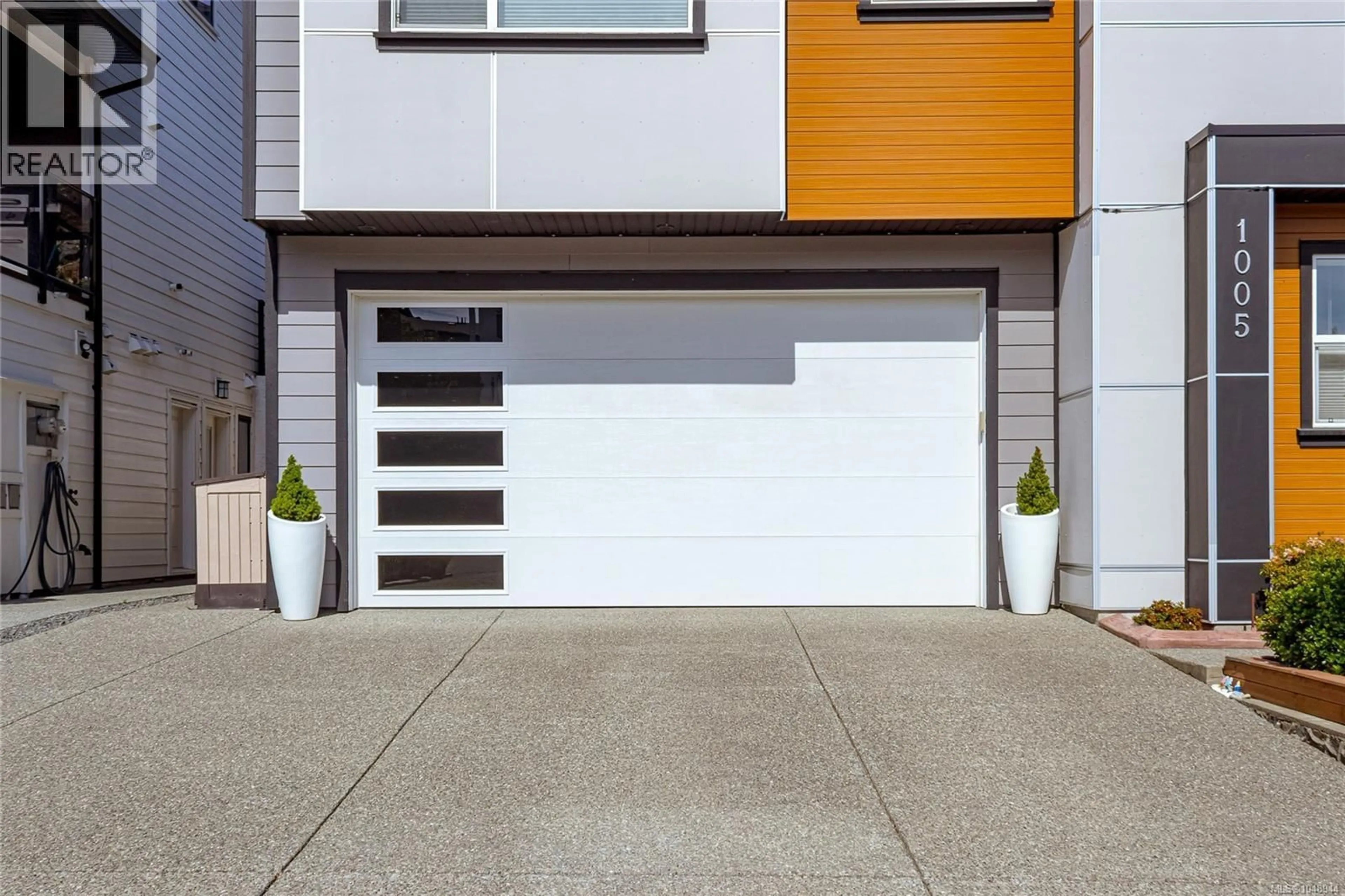 Home with vinyl exterior material, street for 1005 GOLDEN SPIRE CRESCENT, Langford British Columbia V9C0M4