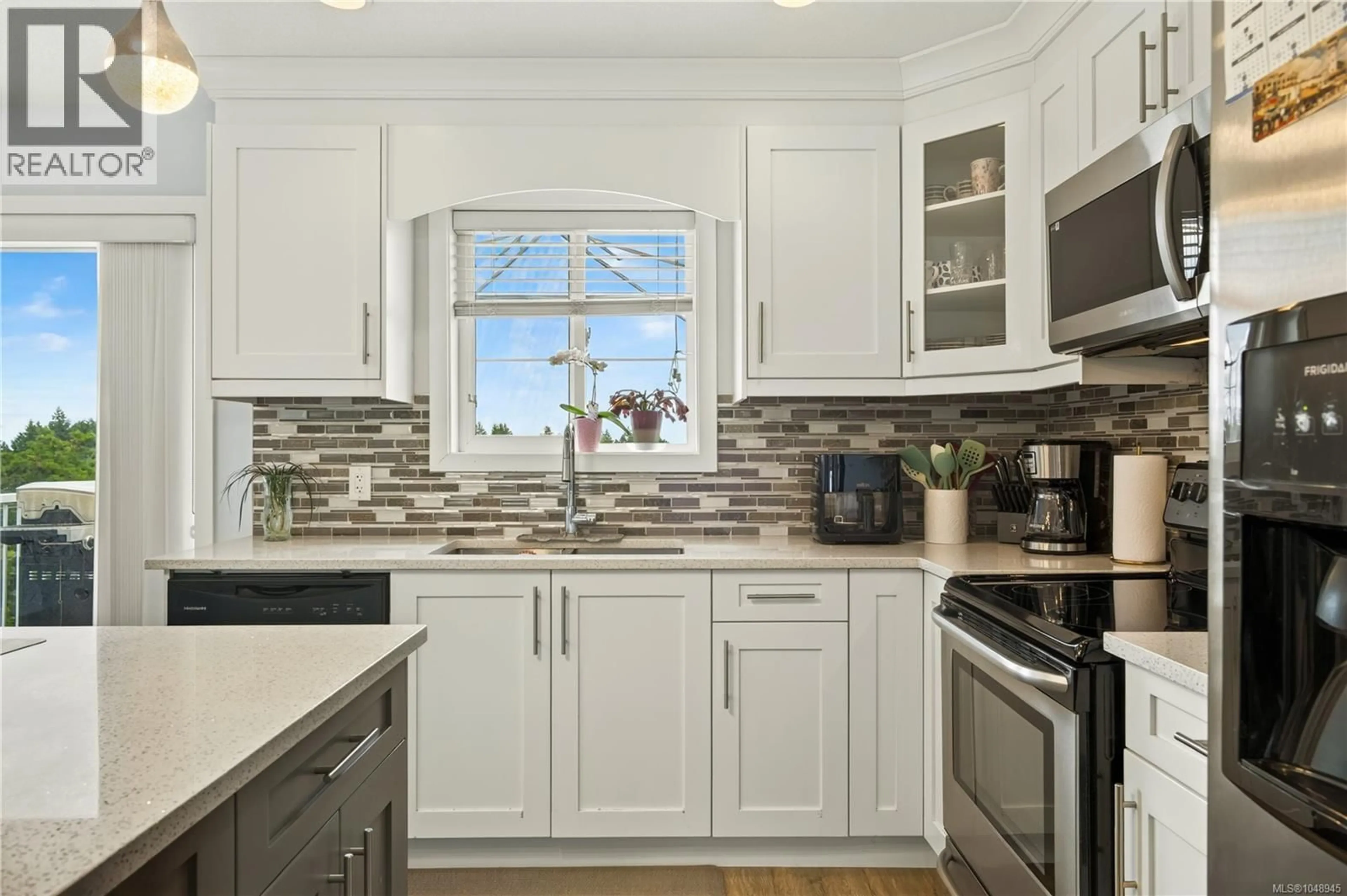 Contemporary kitchen, ceramic/tile floor for 1086 SHELBY ANN AVENUE, Nanaimo British Columbia V9R0H5