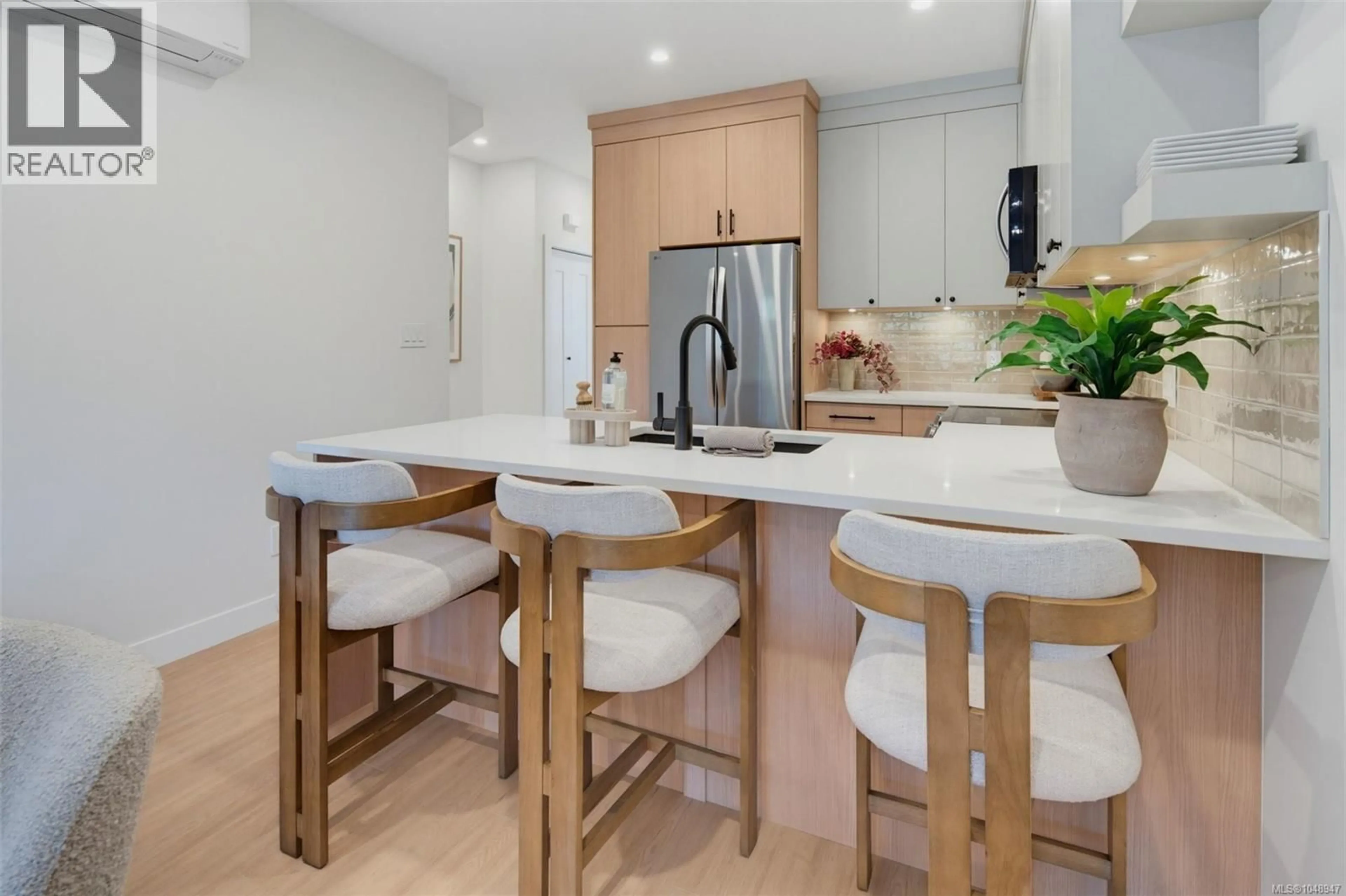 Contemporary kitchen, unknown for 964 SISKIN RIDGE, Langford British Columbia V9C2X9