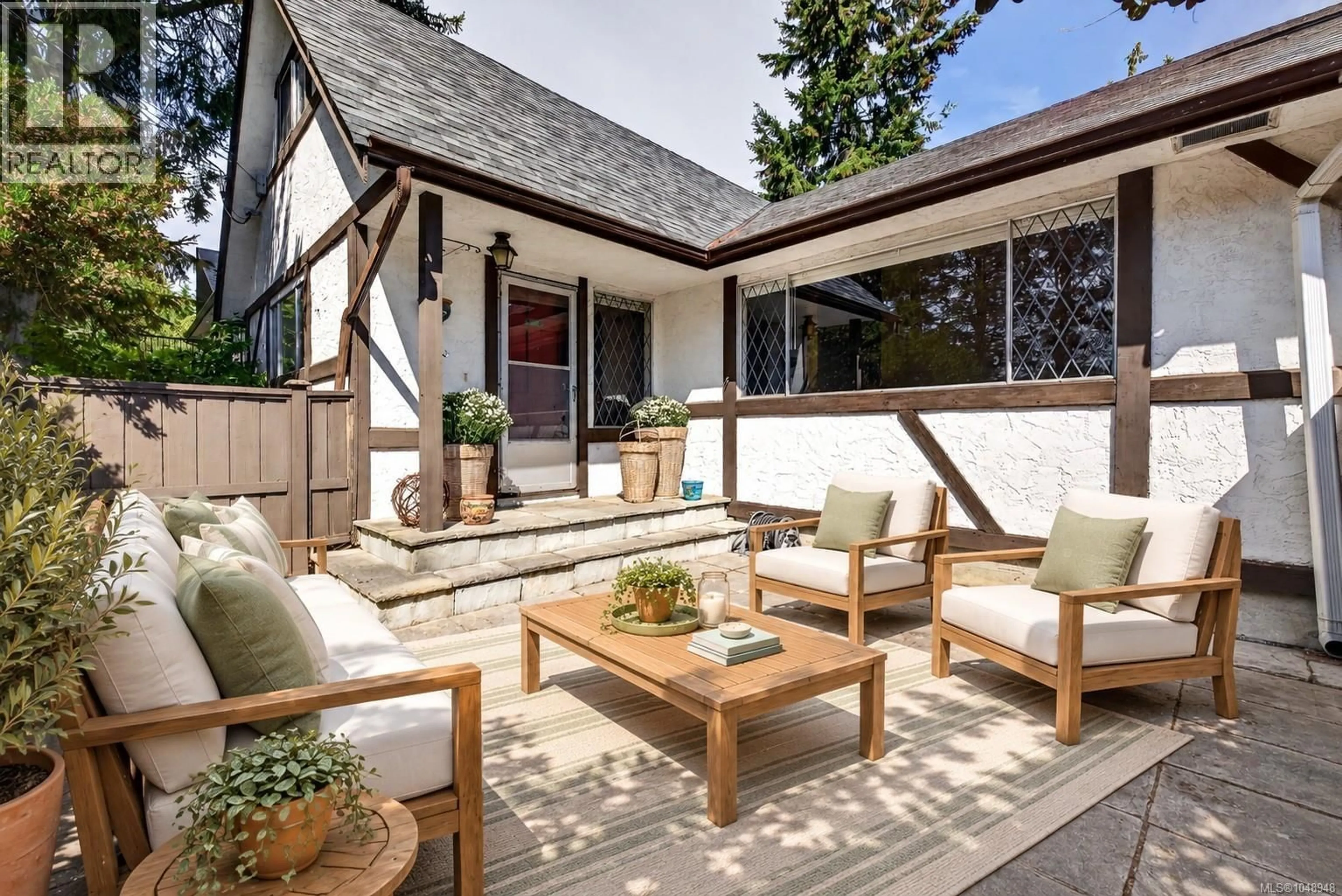 Patio, street for 2214 MCCOY ROAD, Saanich British Columbia V8N1E5