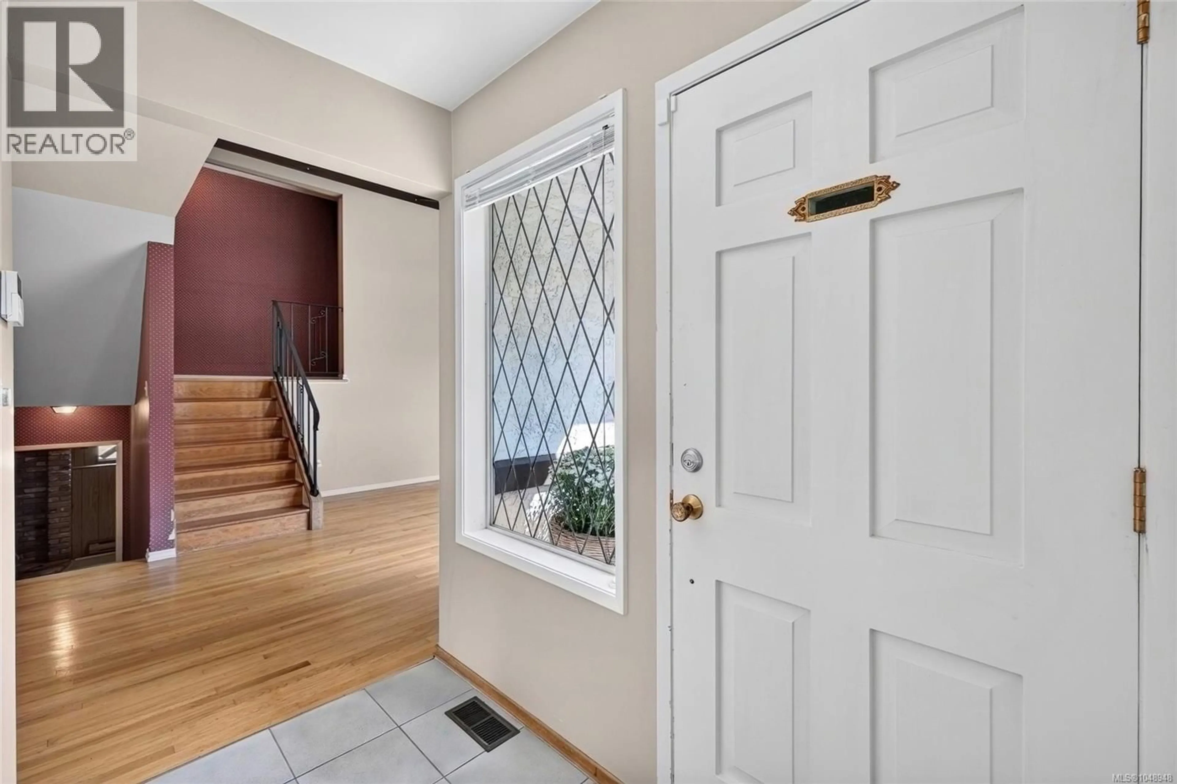 Indoor entryway for 2214 MCCOY ROAD, Saanich British Columbia V8N1E5
