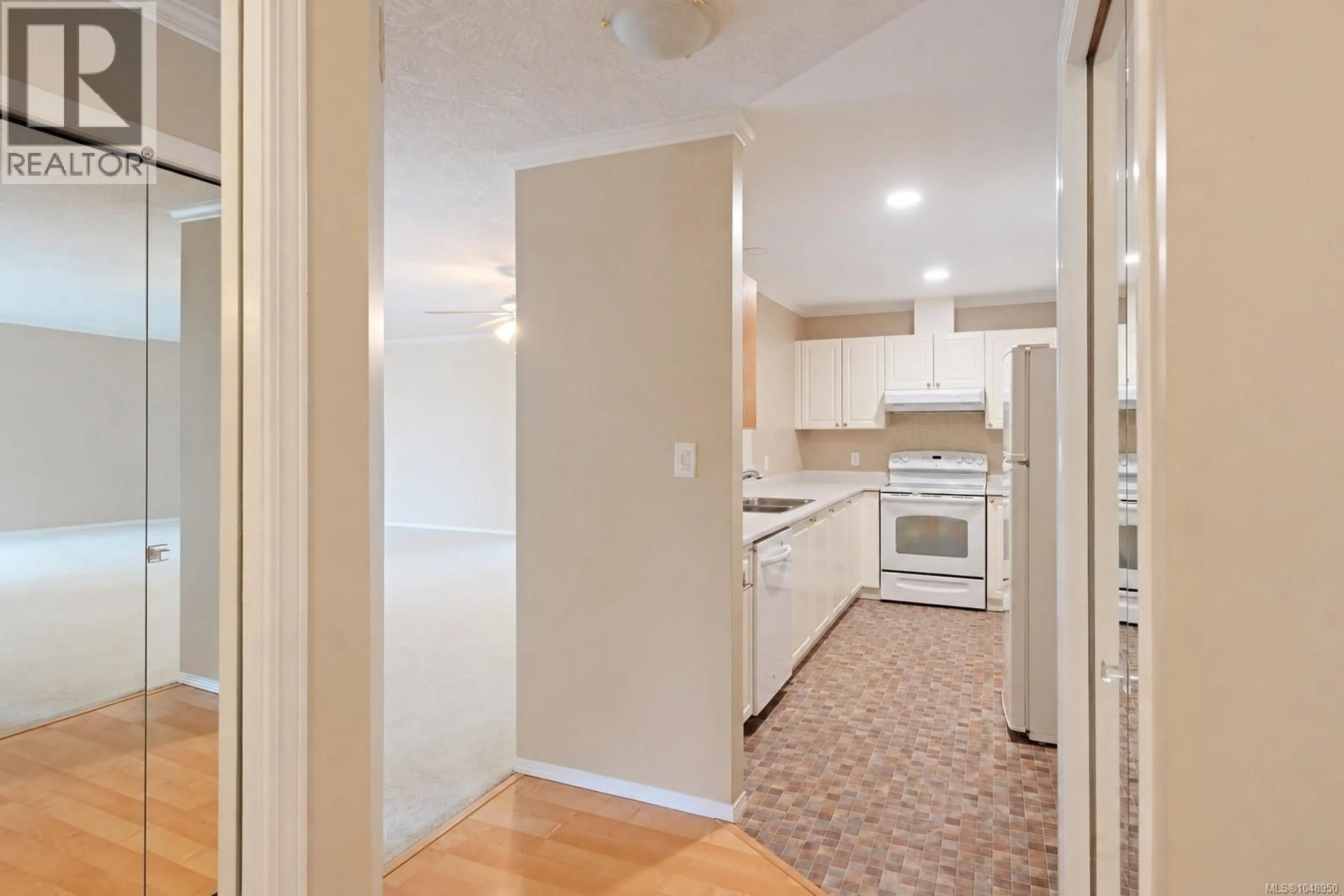 Standard kitchen, unknown for 334 - 2245 JAMES WHITE BOULEVARD, Sidney British Columbia V8L1Z5