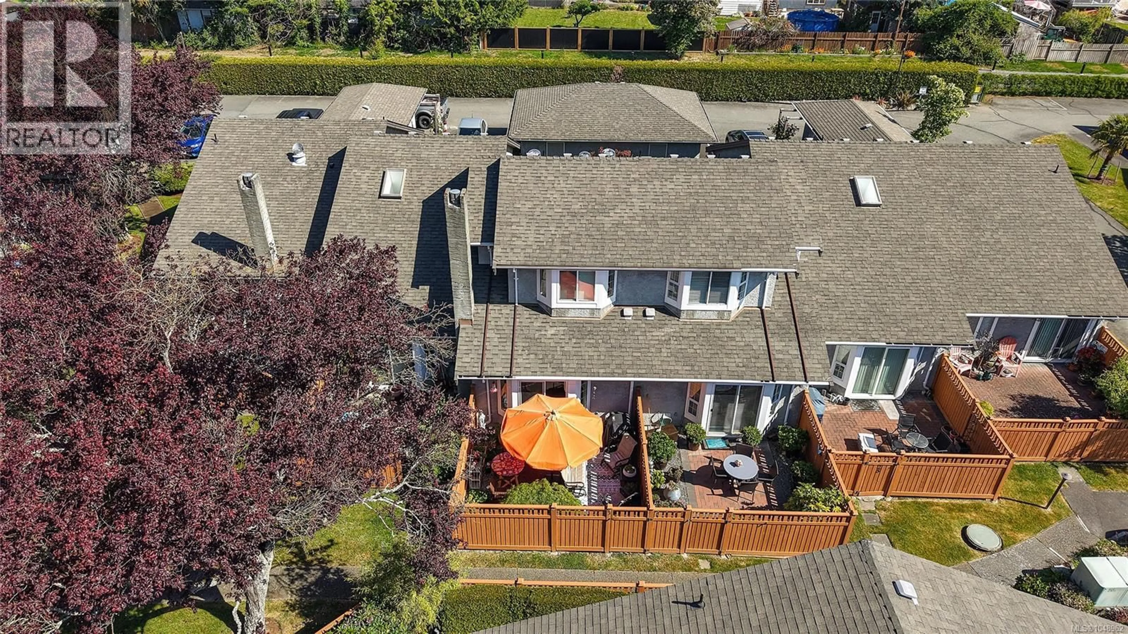 A pic from outside/outdoor area/front of a property/back of a property/a pic from drone, street for 23 - 2070 AMELIA AVENUE, Sidney British Columbia V8L4X6