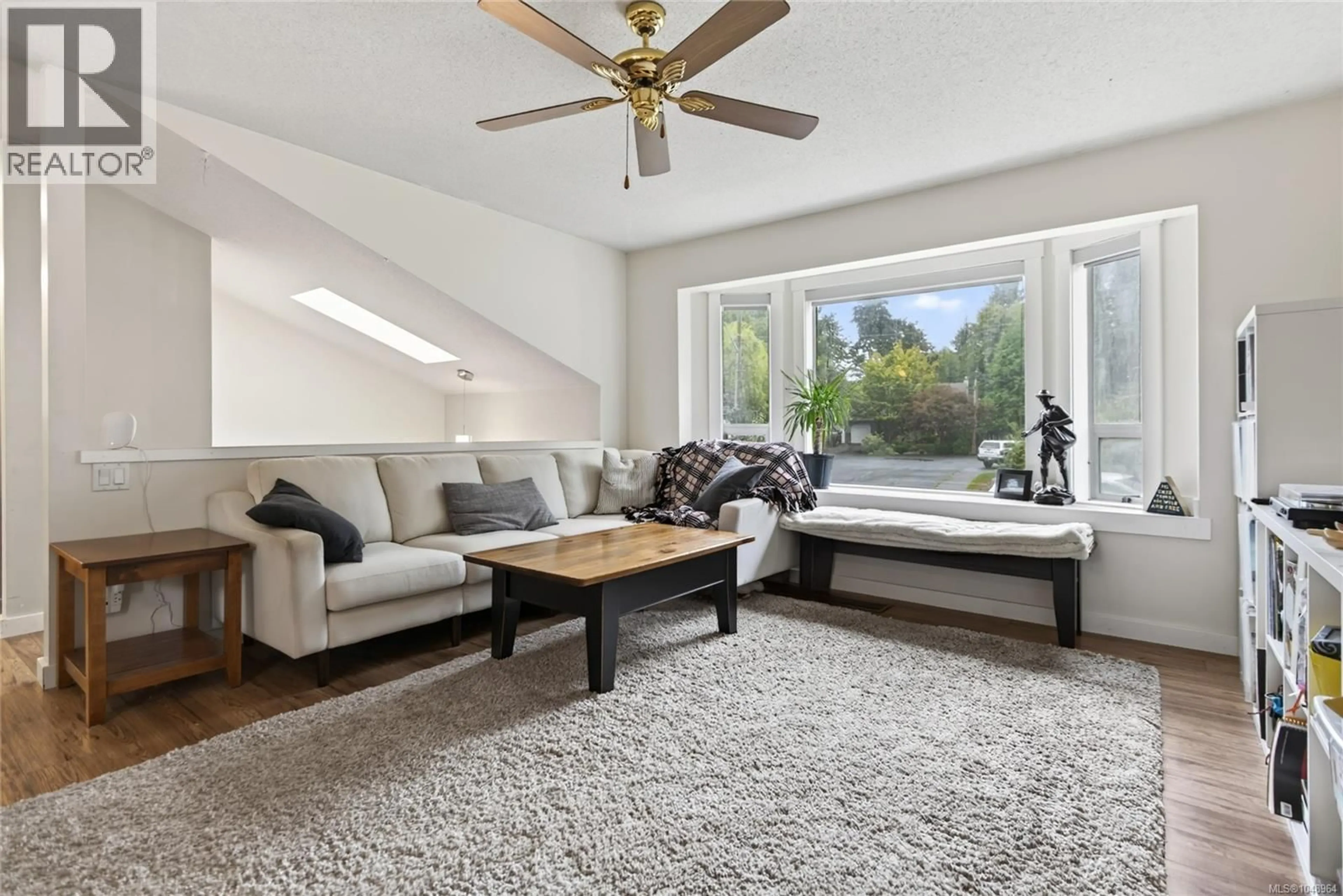 Living room with furniture, unknown for 1561 EMBLETON CRESCENT, Courtenay British Columbia V9N6N7