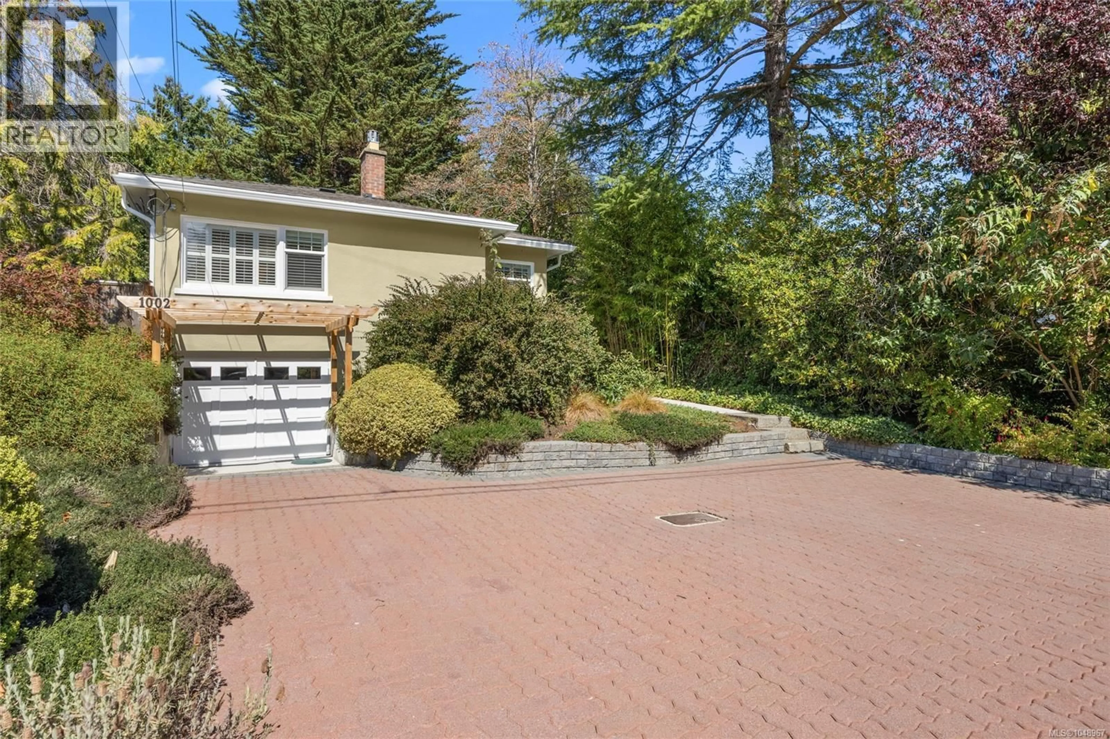 Patio, street for 1002 WALEMA AVENUE, Saanich British Columbia V8Y1N6