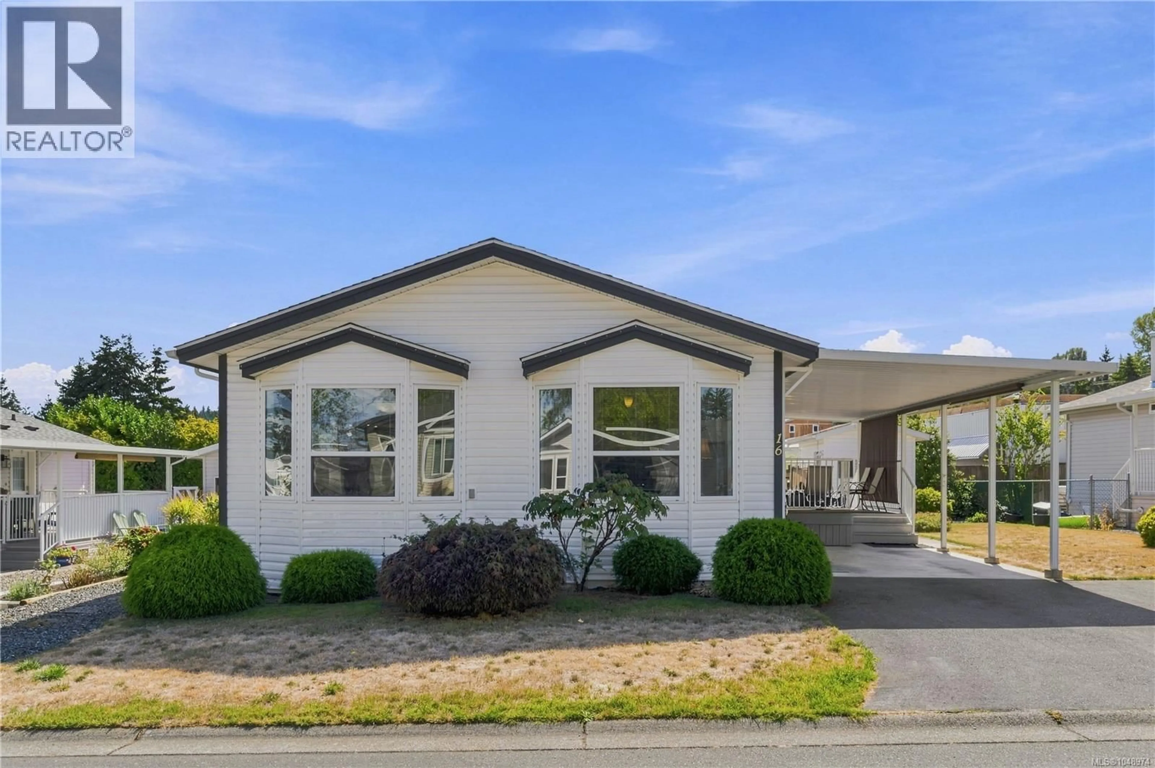 Home with vinyl exterior material, street for 16 - 386 CRAIG STREET, Parksville British Columbia V9P1L4
