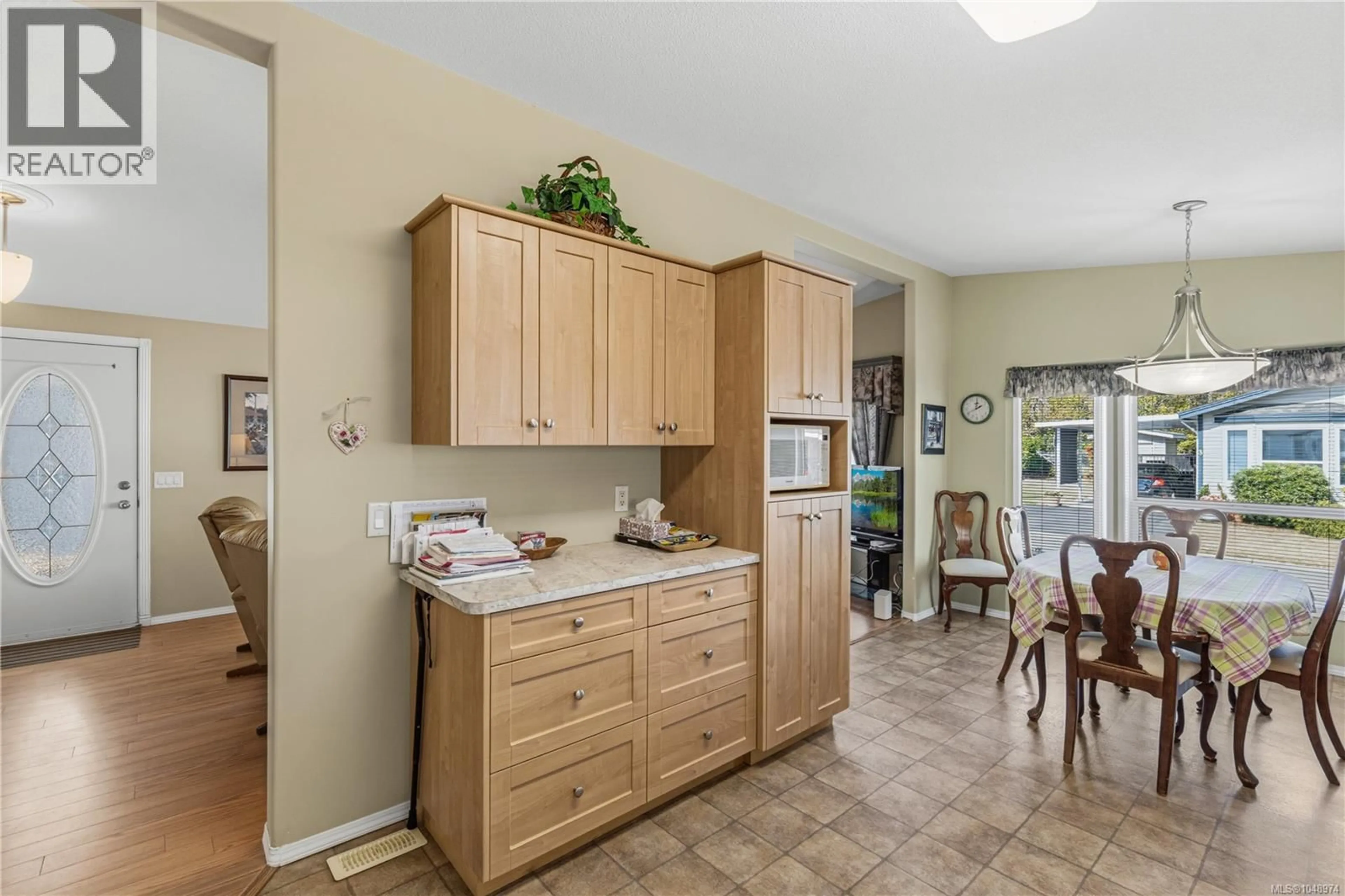 Standard kitchen, ceramic/tile floor for 16 - 386 CRAIG STREET, Parksville British Columbia V9P1L4