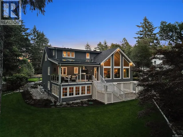 2535 QUEENSWOOD DRIVE, Saanich 2