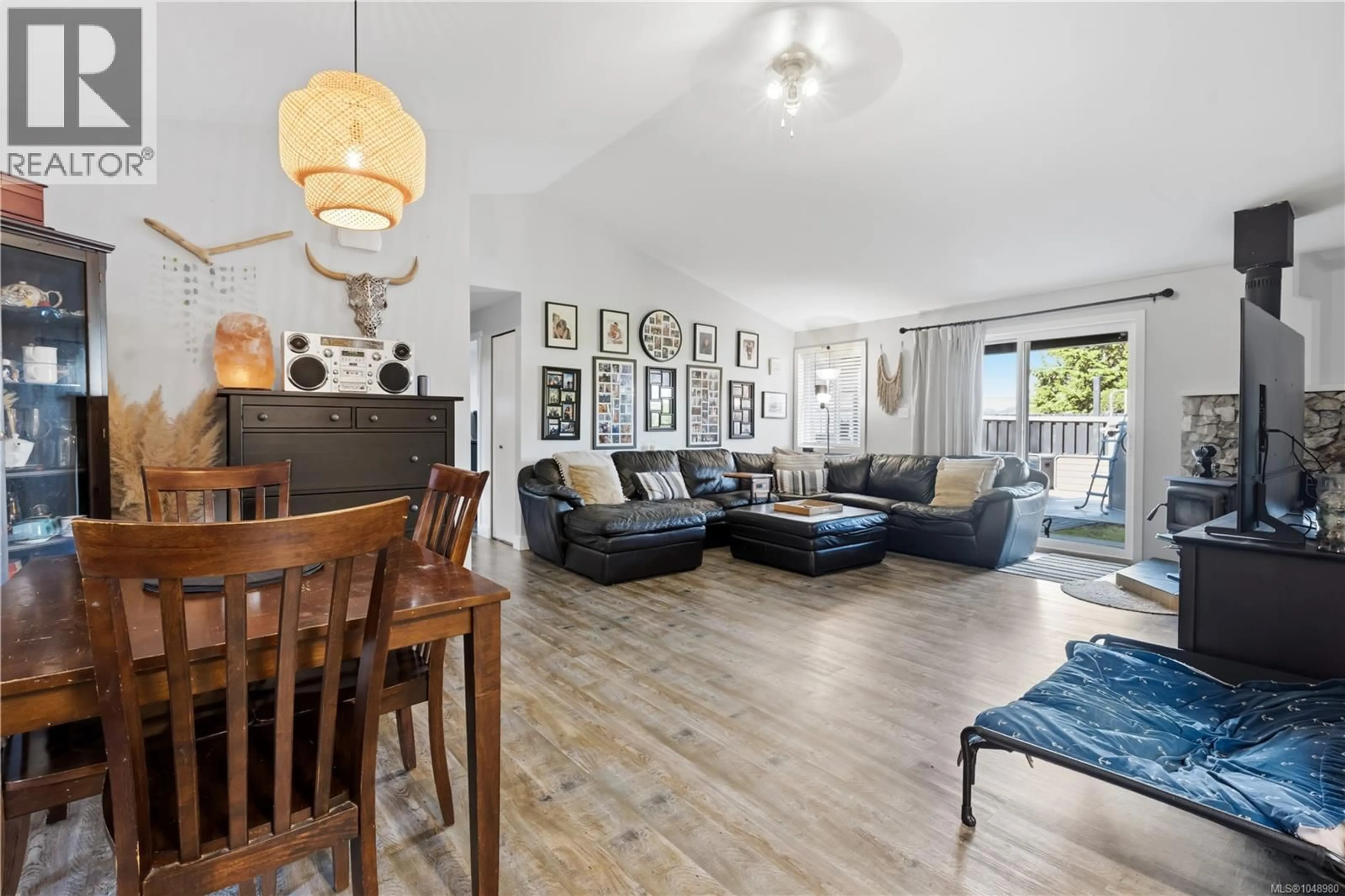 Living room with furniture, unknown for 1626 LARCH ROAD, Ucluelet British Columbia V0R3A0