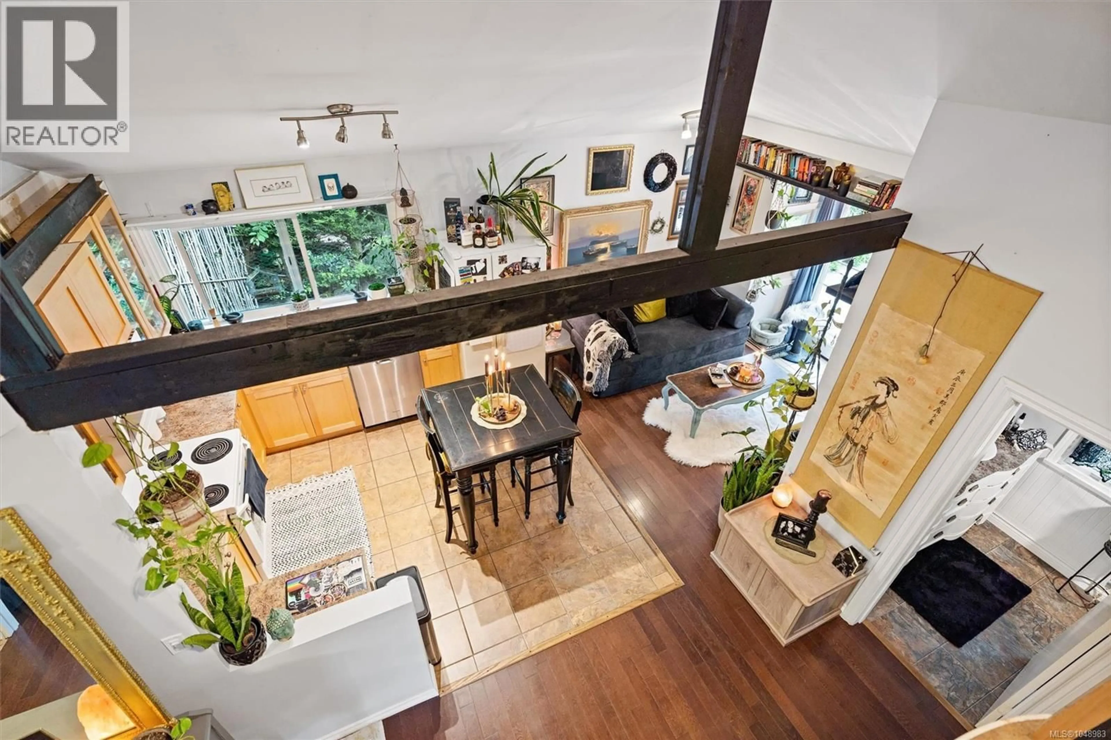 Indoor foyer for WYCHBURY AVENUE, Esquimalt British Columbia V9A5K7