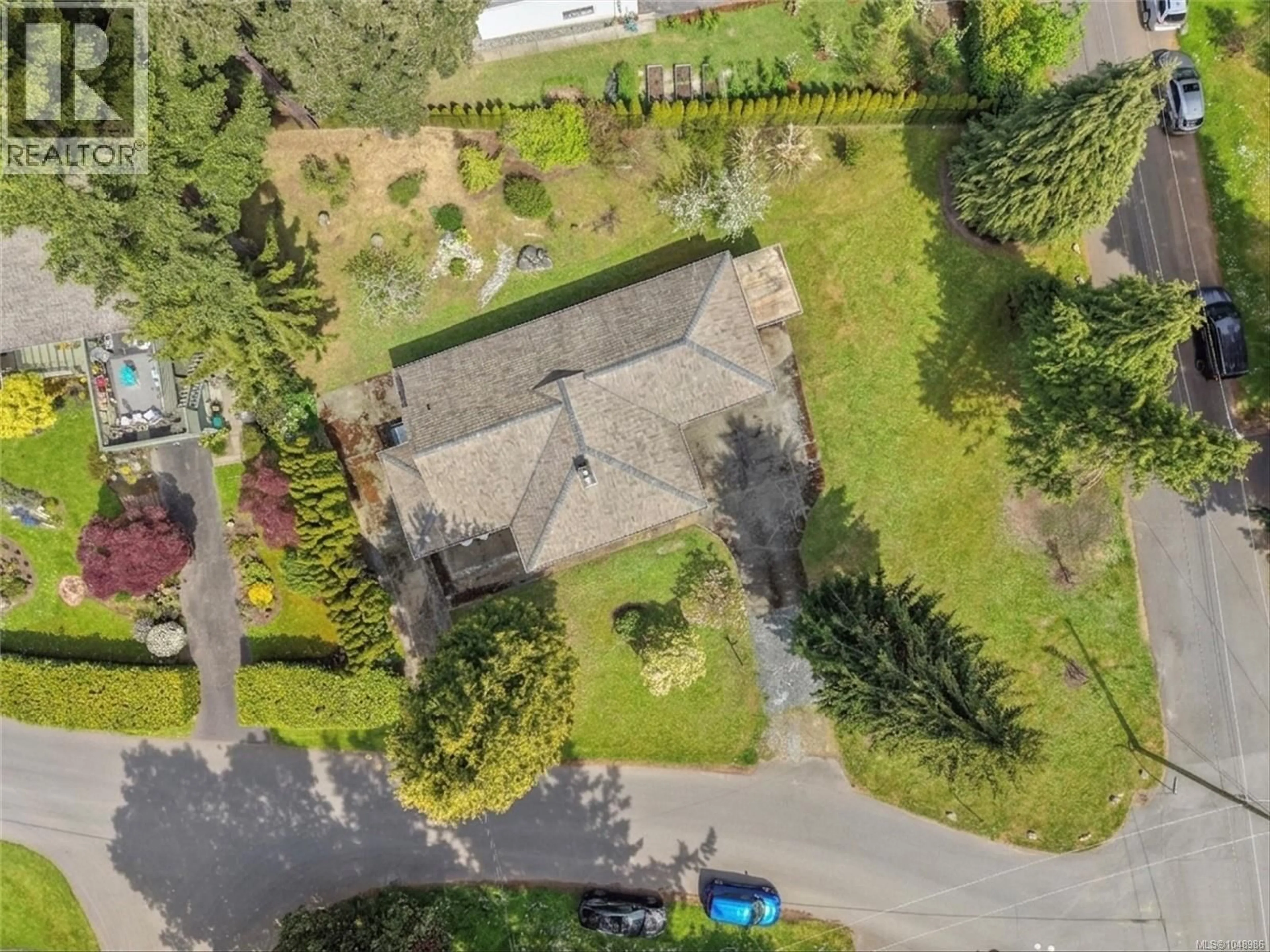 A pic from outside/outdoor area/front of a property/back of a property/a pic from drone, street for 4047 HARO ROAD, Saanich British Columbia V8N4B3