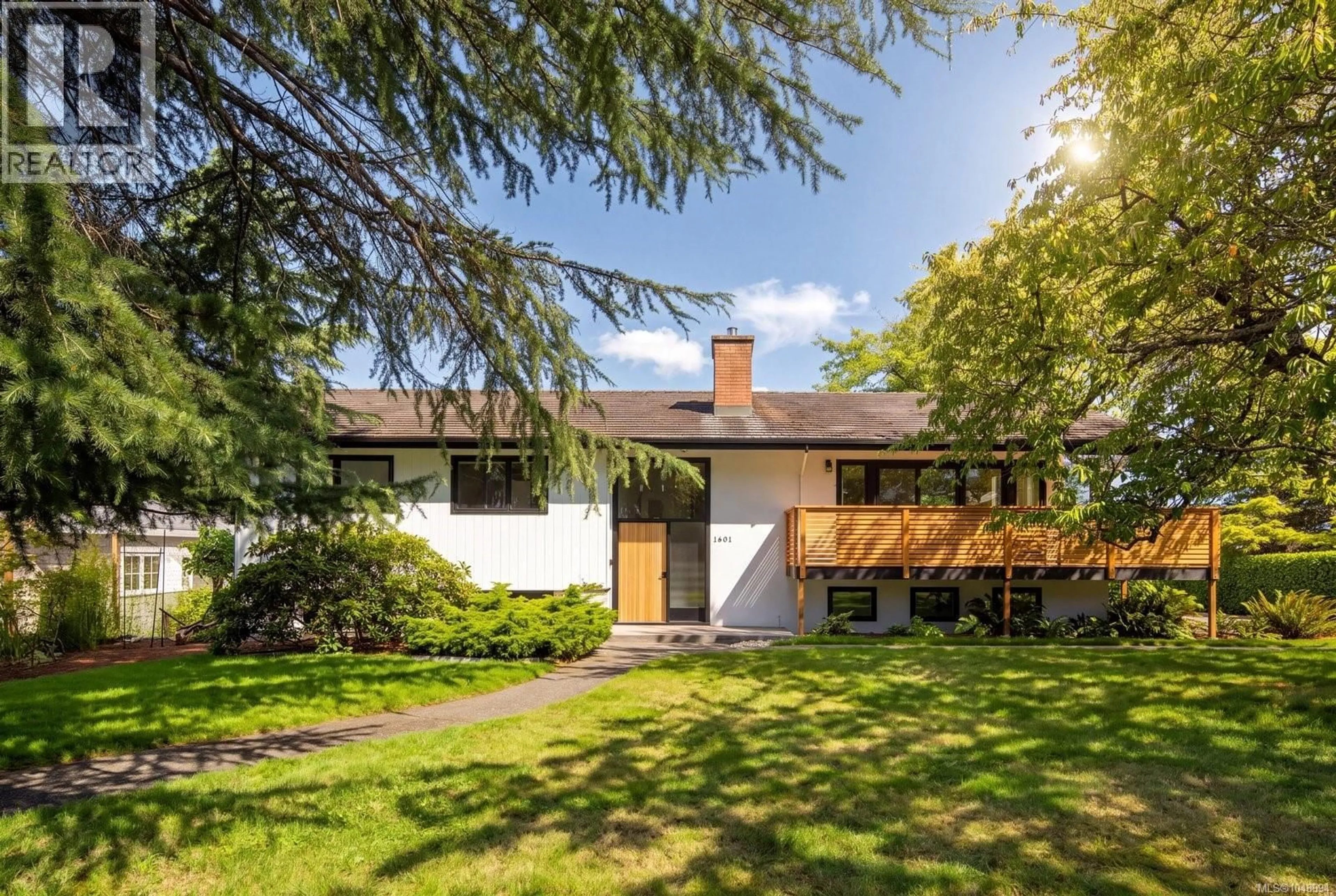 A pic from outside/outdoor area/front of a property/back of a property/a pic from drone, street for 1601 MILEVA LANE, Saanich British Columbia V8N2V6
