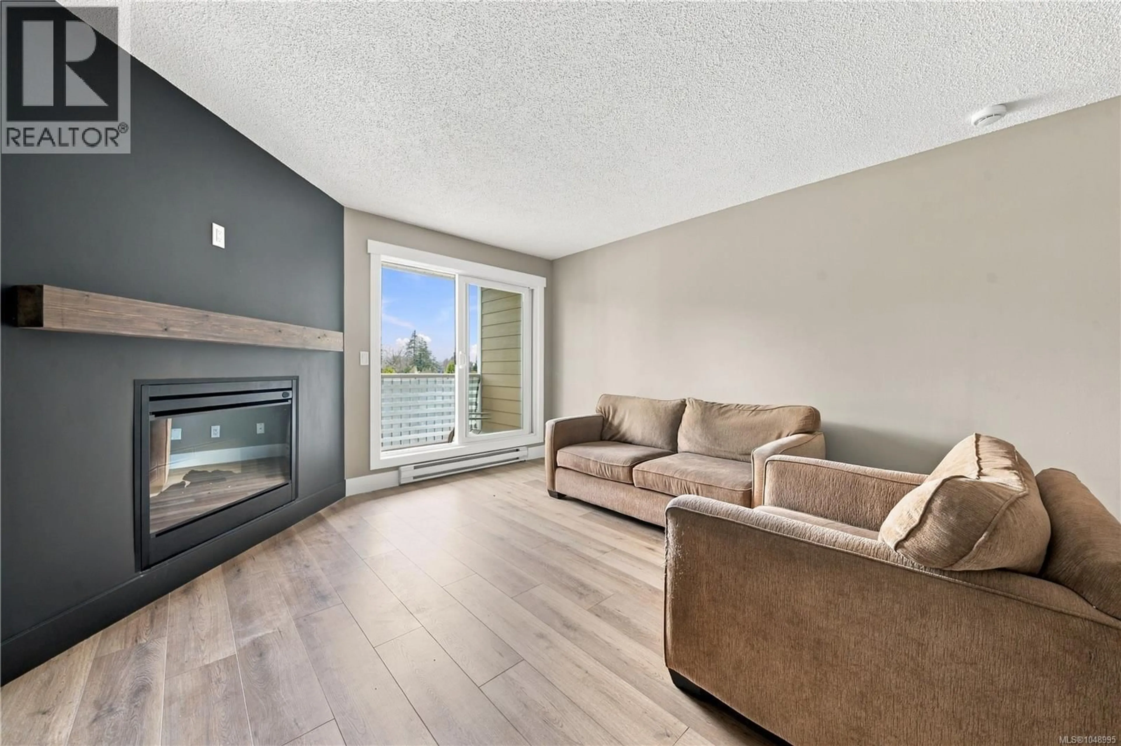 Living room with furniture, wood/laminate floor for 313 - 3270 ROSS ROAD, Nanaimo British Columbia V9T5J1