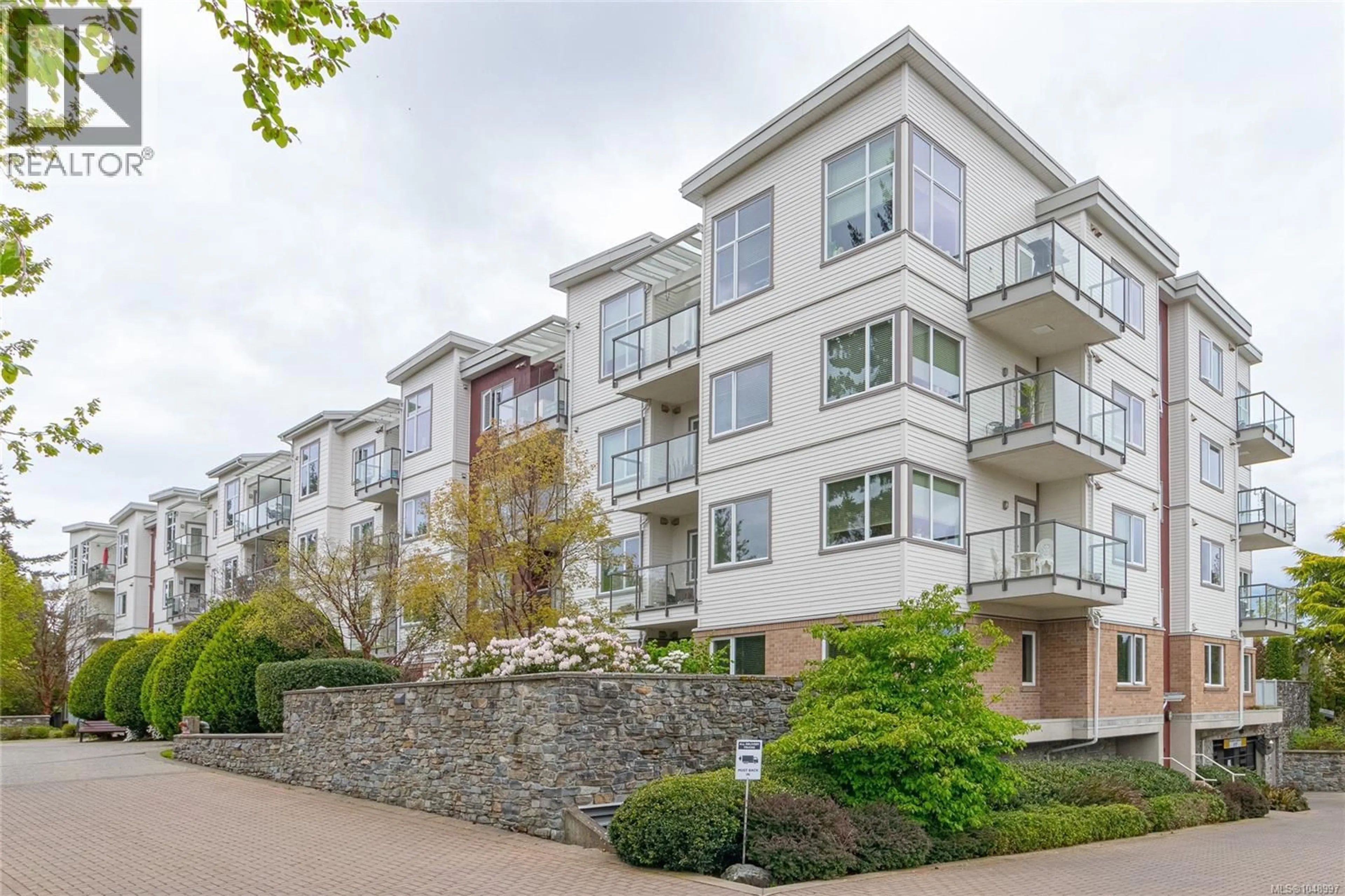 Patio, unknown for 202 - 4394 WEST SAANICH ROAD, Saanich British Columbia V8Z0B5