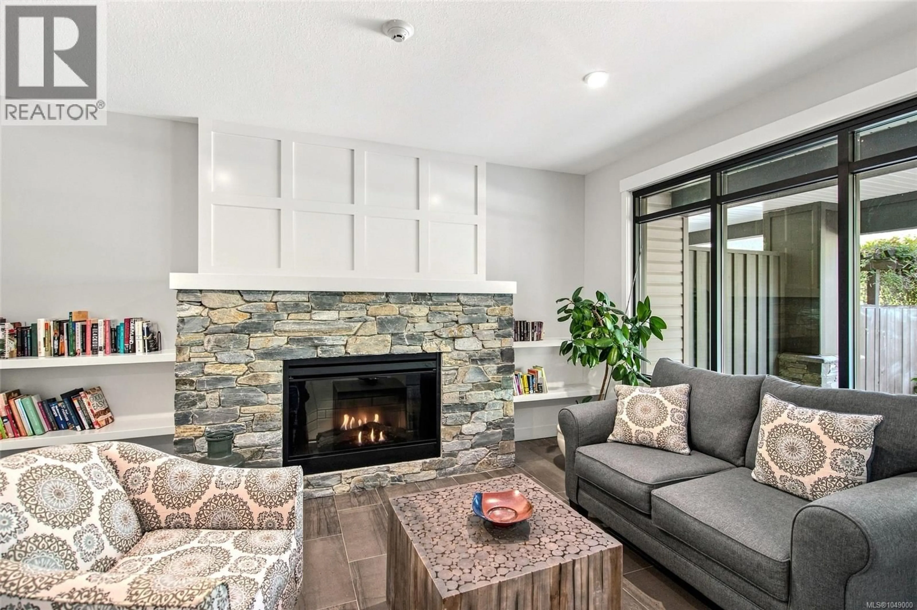 Living room with furniture, ceramic/tile floor for 402 - 1900 TULSA ROAD, Nanaimo British Columbia V9S0C2