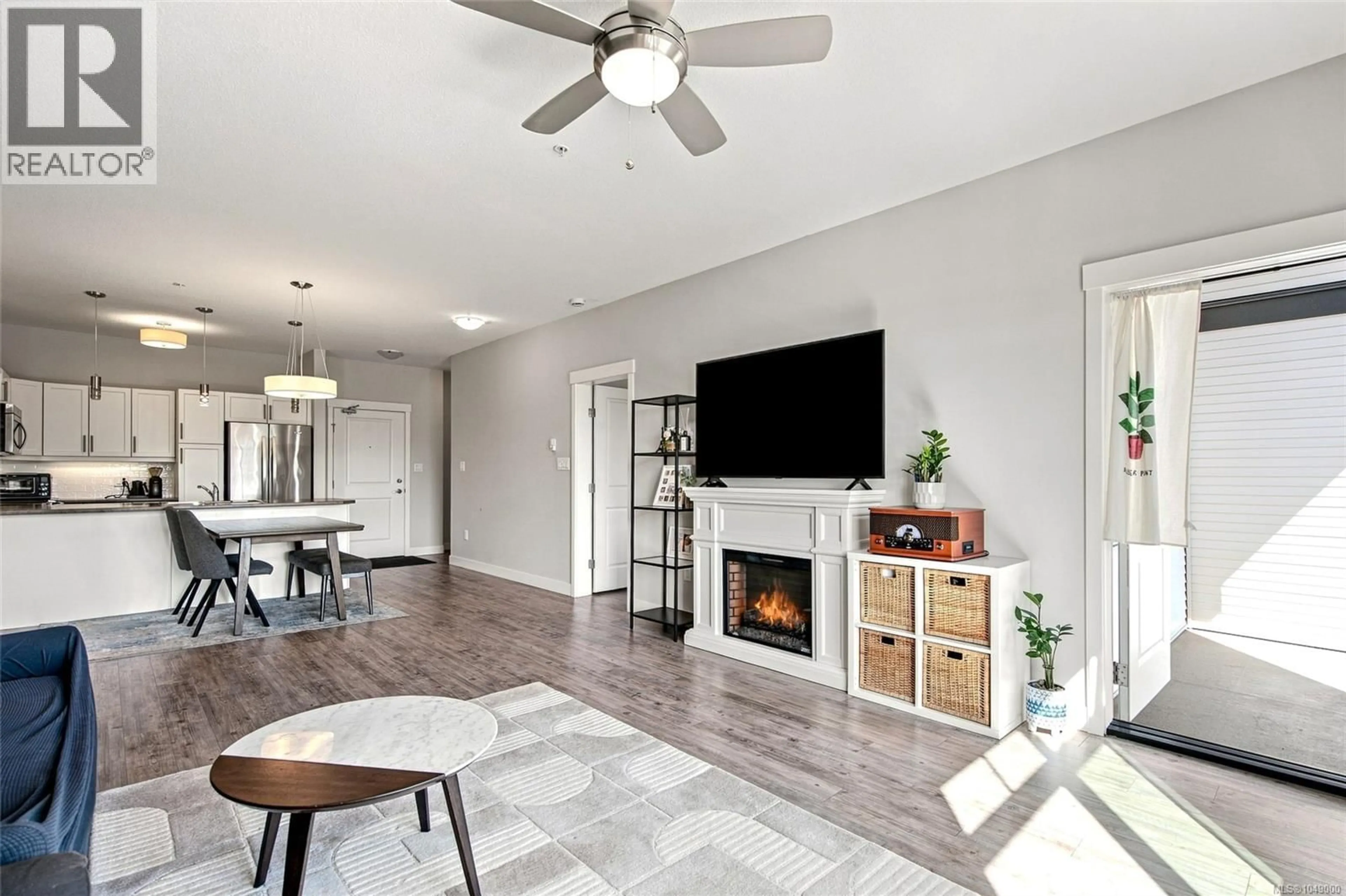 Living room with furniture, unknown for 402 - 1900 TULSA ROAD, Nanaimo British Columbia V9S0C2