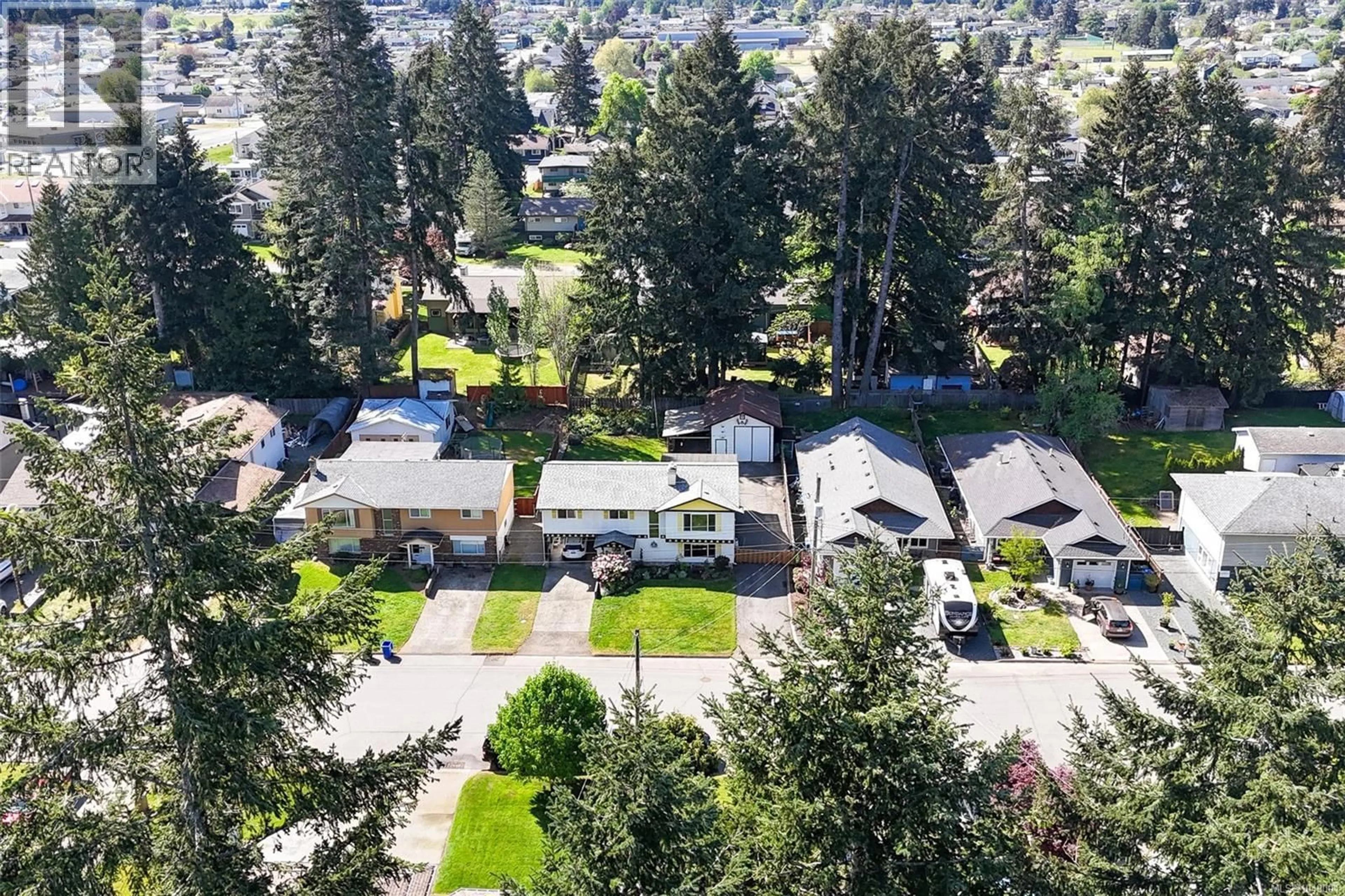 A pic from outside/outdoor area/front of a property/back of a property/a pic from drone, street for 3950 DUNSMUIR STREET, Port Alberni British Columbia V9Y7T4