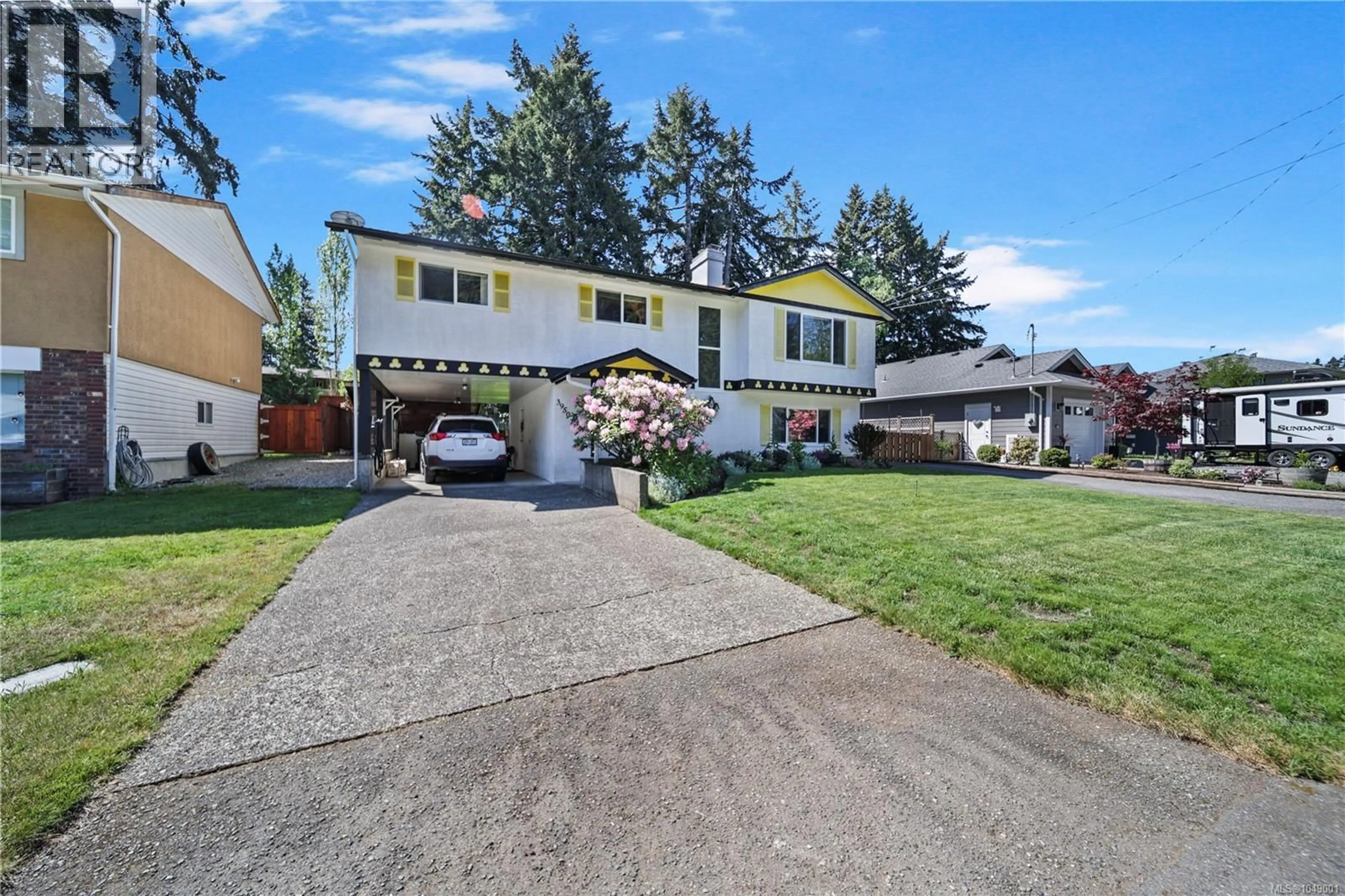 Home with vinyl exterior material, street for 3950 DUNSMUIR STREET, Port Alberni British Columbia V9Y7T4