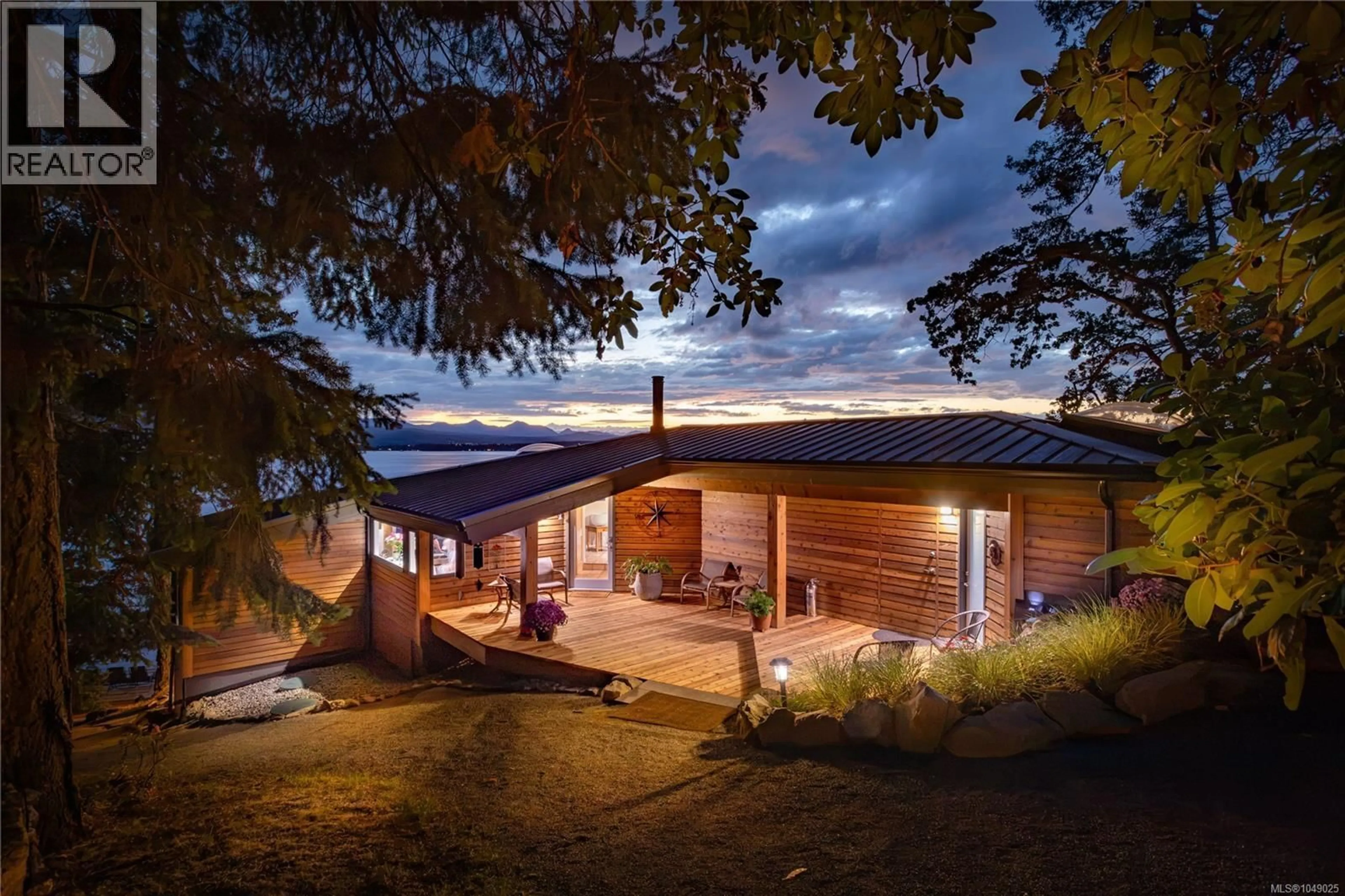 A pic from outside/outdoor area/front of a property/back of a property/a pic from drone, unknown for 256 FORBES DRIVE, Thetis Island British Columbia V0R2Y0