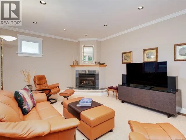 2286 HAZELTON PLACE, Saanich 2