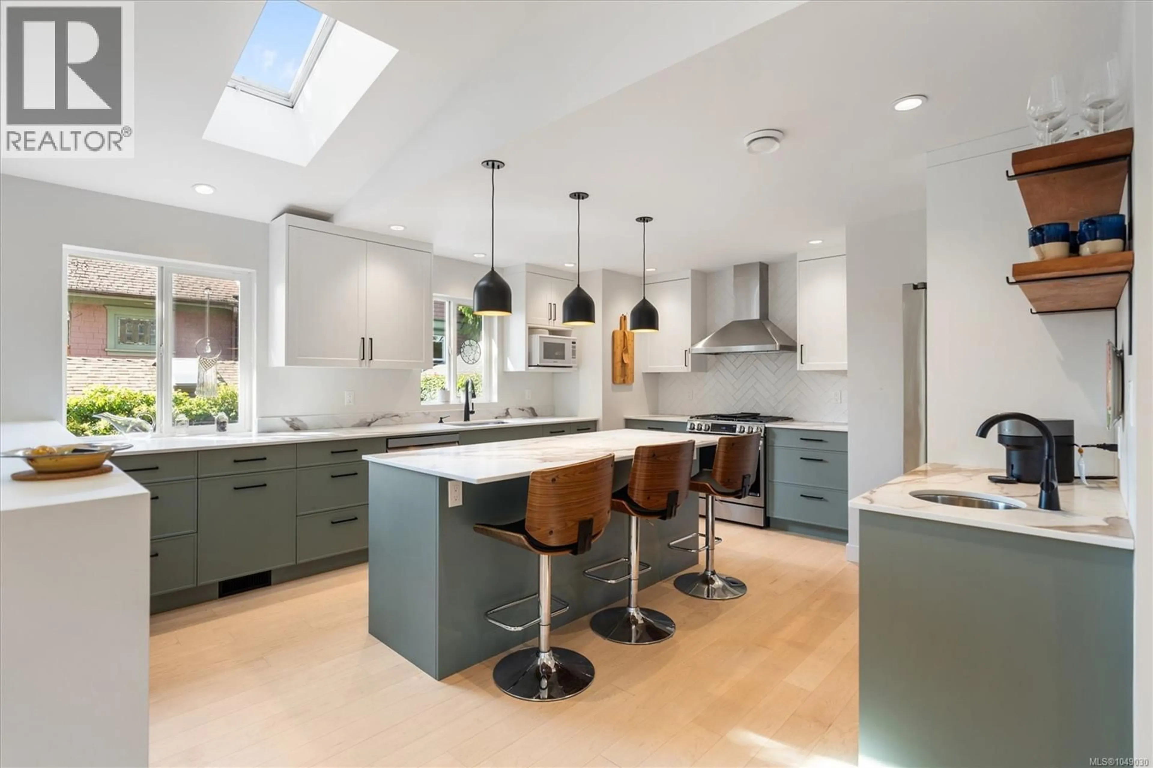 Contemporary kitchen, unknown for 48 CAMBRIDGE STREET, Victoria British Columbia V8V4A8