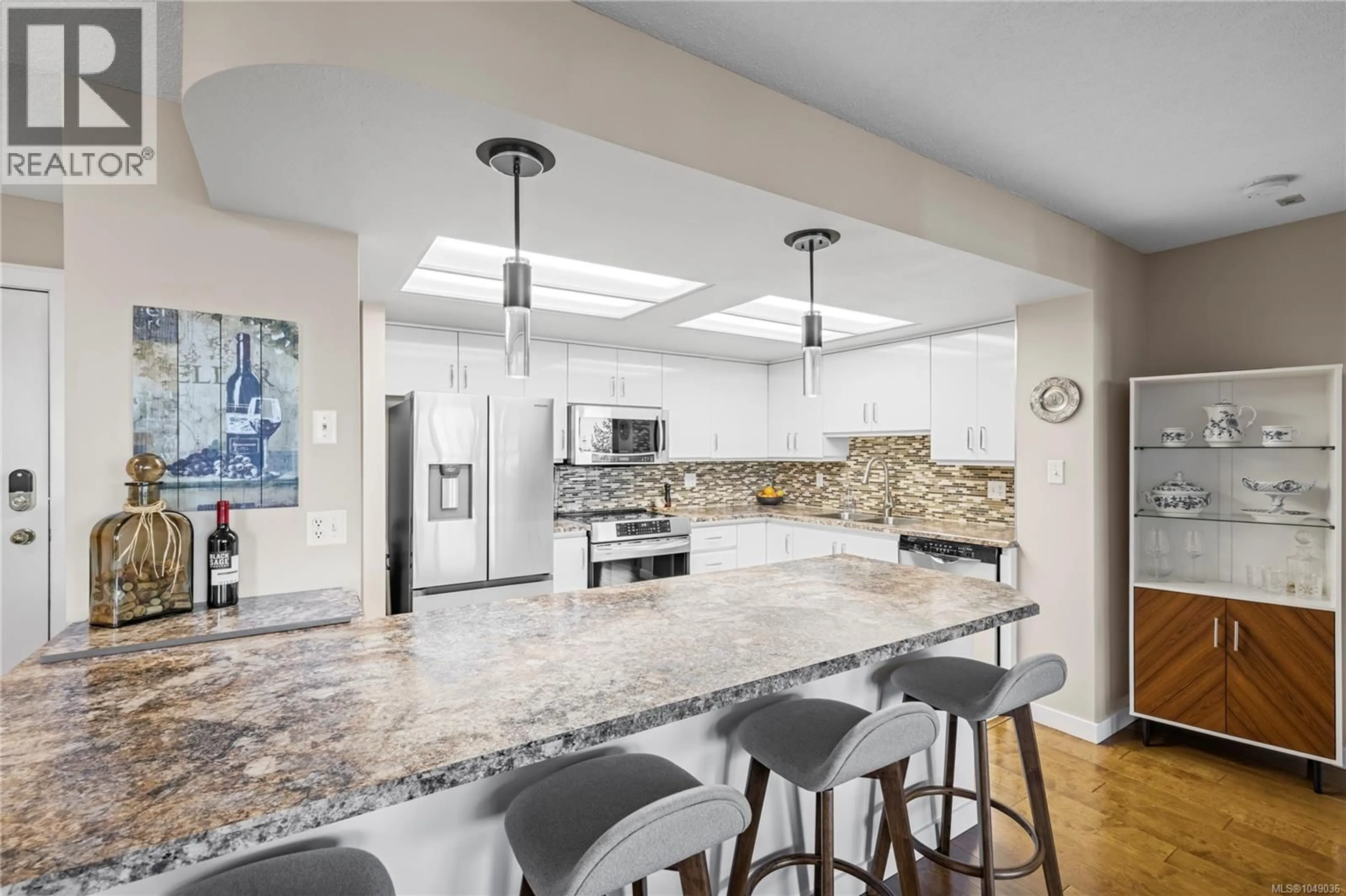 Open concept kitchen, ceramic/tile floor for 206 - 158 PROMENADE DRIVE, Nanaimo British Columbia V9R6M7