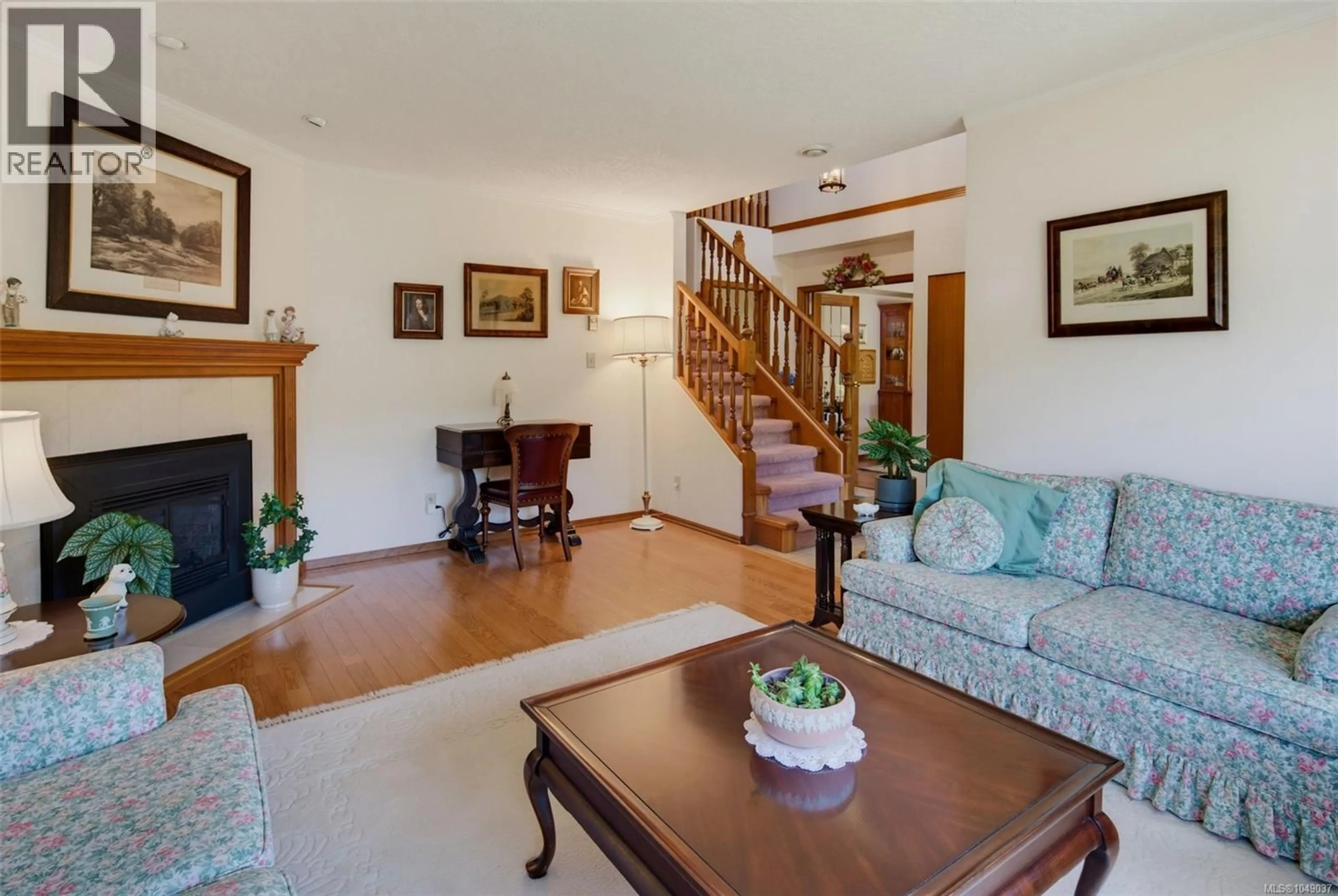 Living room with furniture, wood/laminate floor for 3141 ANTROBUS CRESCENT, Colwood British Columbia V9B5P4