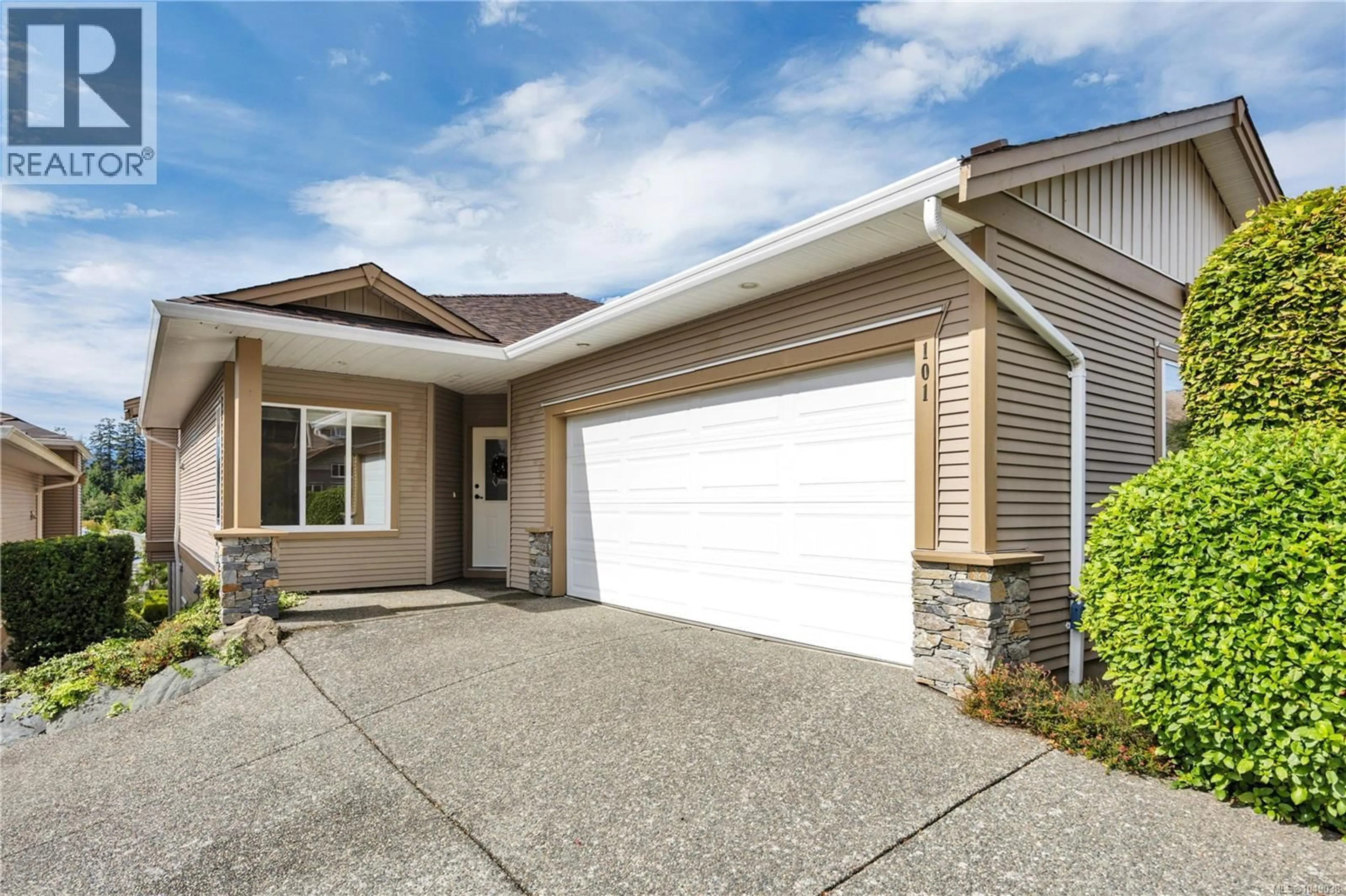 Home with vinyl exterior material, street for 101 - 6245 PLEASANT RIDGE PLACE, Nanaimo British Columbia V9T0B3