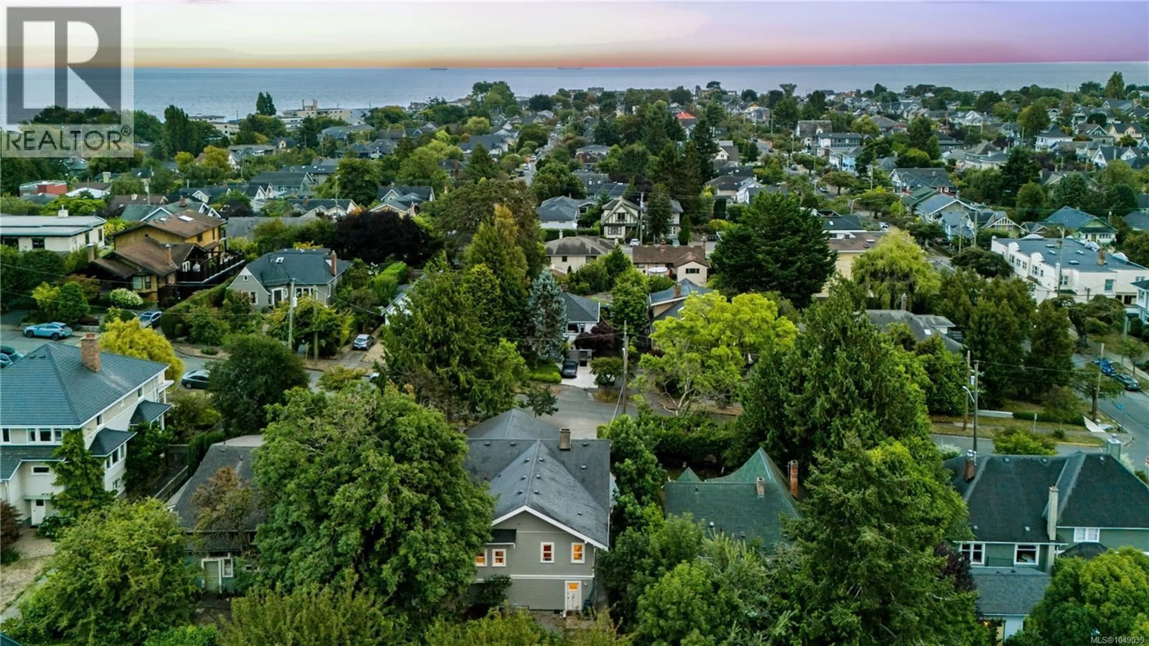 A pic from outside/outdoor area/front of a property/back of a property/a pic from drone, unknown for 1320 BOND STREET, Victoria British Columbia V8S1C4