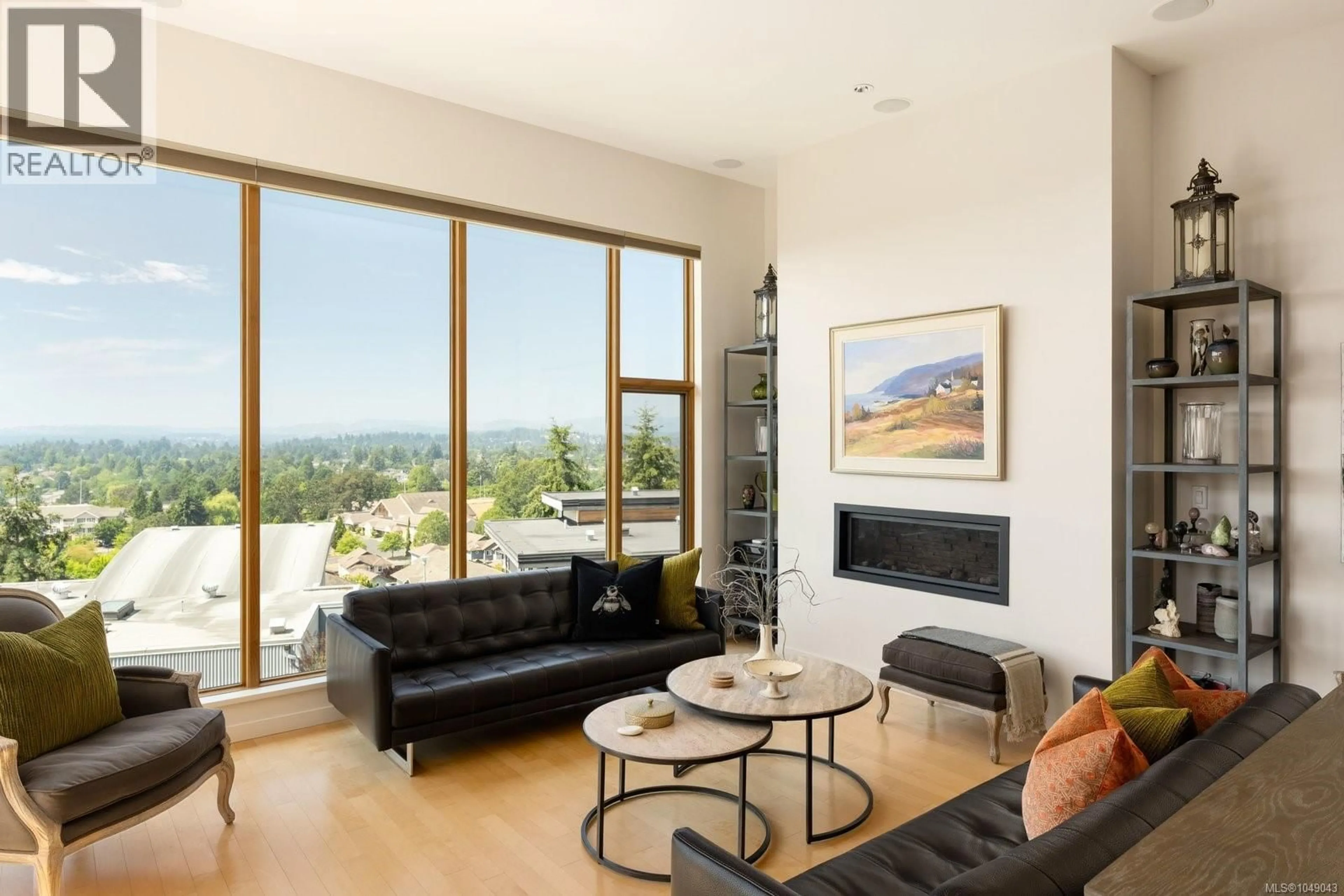 Living room with furniture, wood/laminate floor for 4022 RAINBOW HILL LANE, Saanich British Columbia V8X0A6