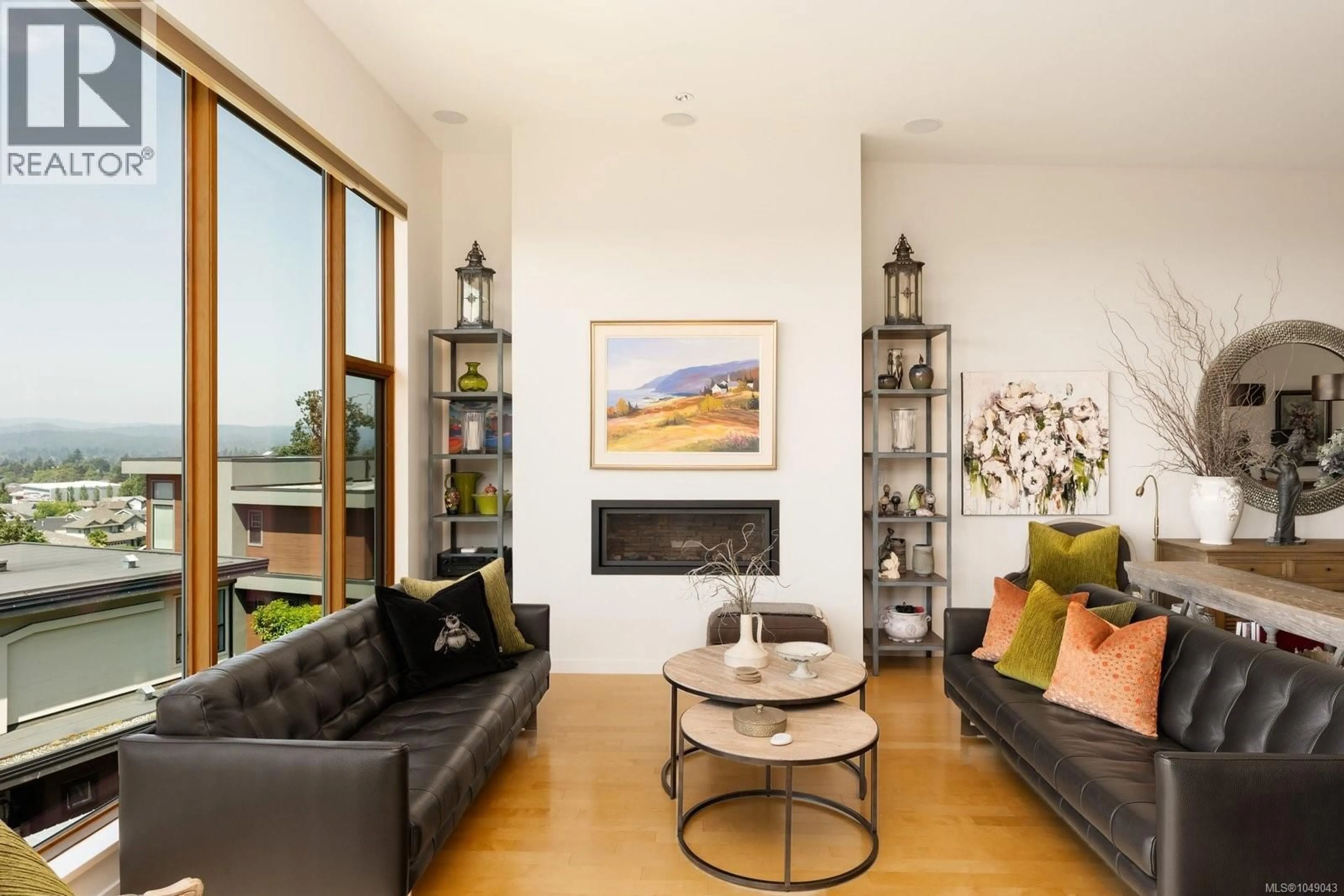 Living room with furniture, unknown for 4022 RAINBOW HILL LANE, Saanich British Columbia V8X0A6