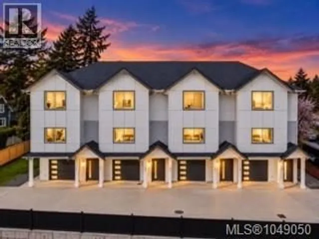 3 - 621 BROADWAY STREET, Saanich