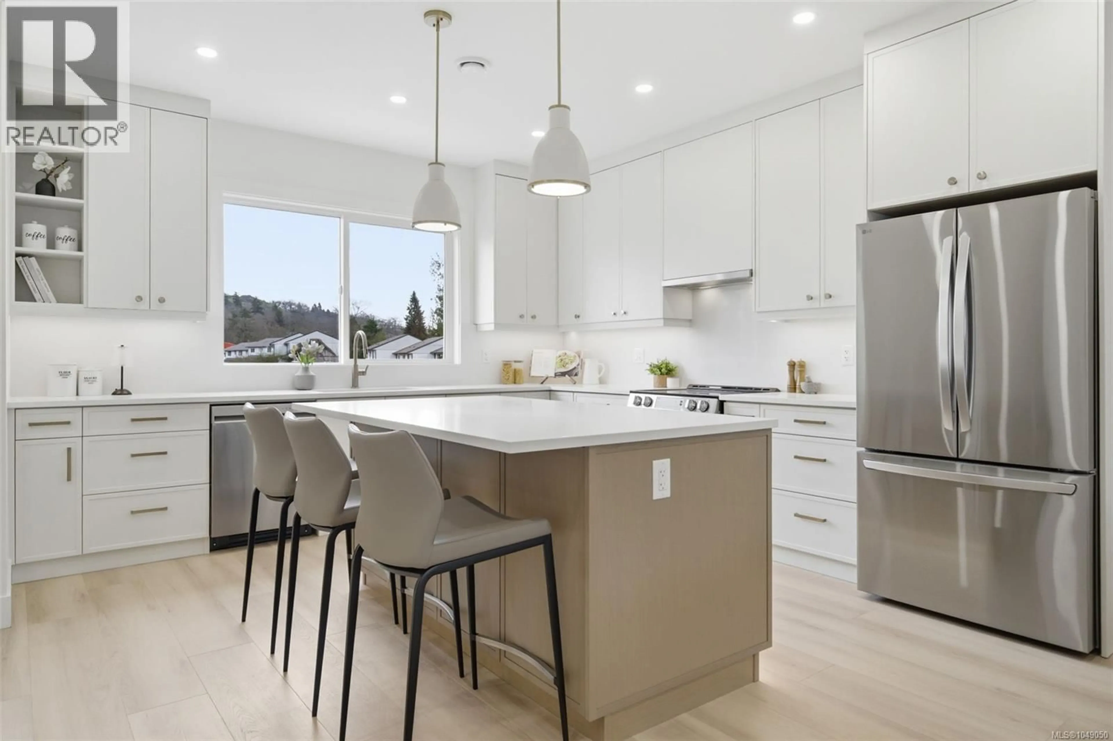 Open concept kitchen, ceramic/tile floor for 3 - 621 BROADWAY STREET, Saanich British Columbia V8Z2G5