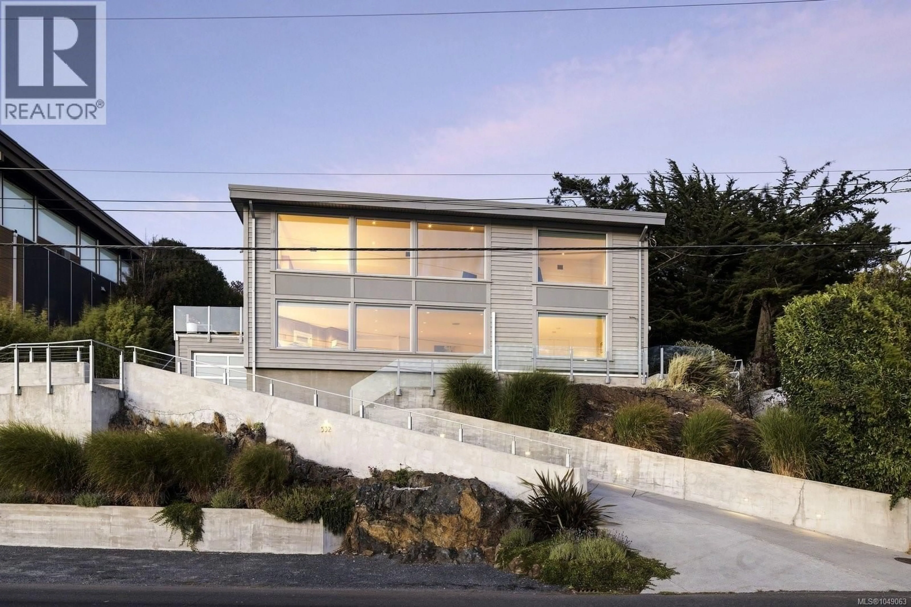 Home with vinyl exterior material, street for 532 BEACH DRIVE, Oak Bay British Columbia V8S2M5