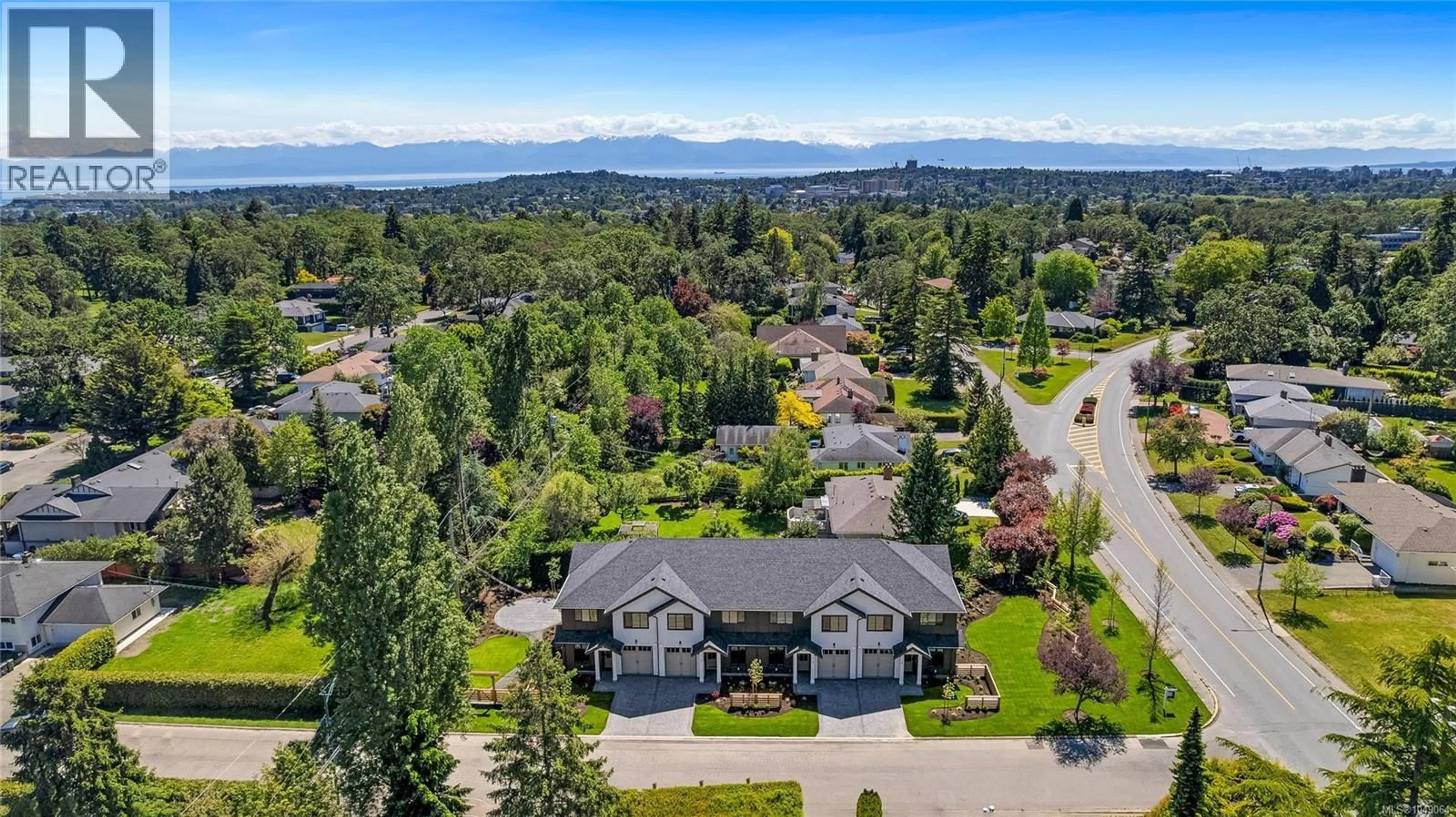 A pic from outside/outdoor area/front of a property/back of a property/a pic from drone, mountain view for 2 - 3333 HENDERSON ROAD, Oak Bay British Columbia V8Z3P3