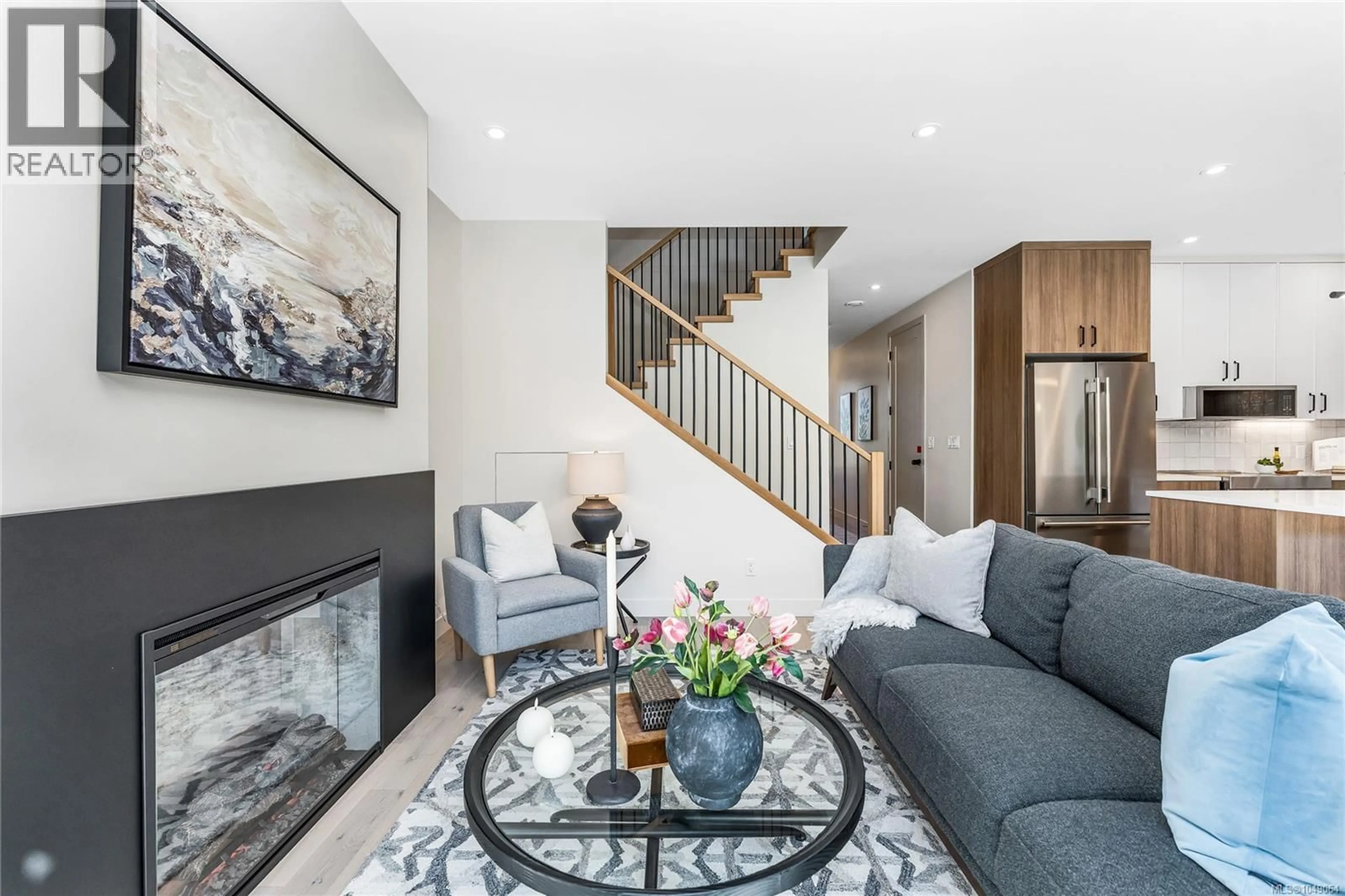 Living room with furniture, unknown for 2 - 3333 HENDERSON ROAD, Oak Bay British Columbia V8Z3P3