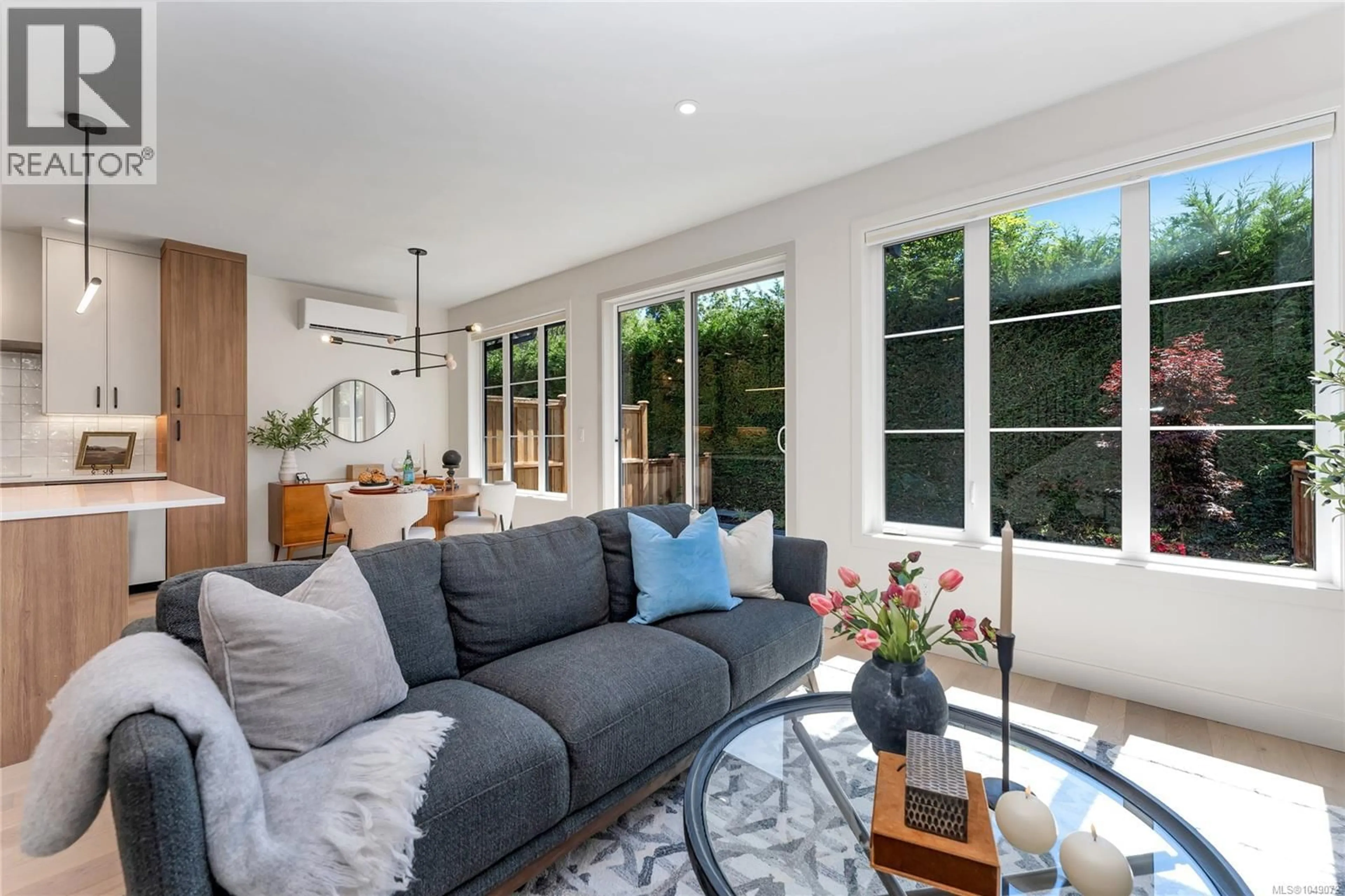 Living room with furniture, unknown for 4 - 3333 HENDERSON ROAD, Oak Bay British Columbia V8Z3P3