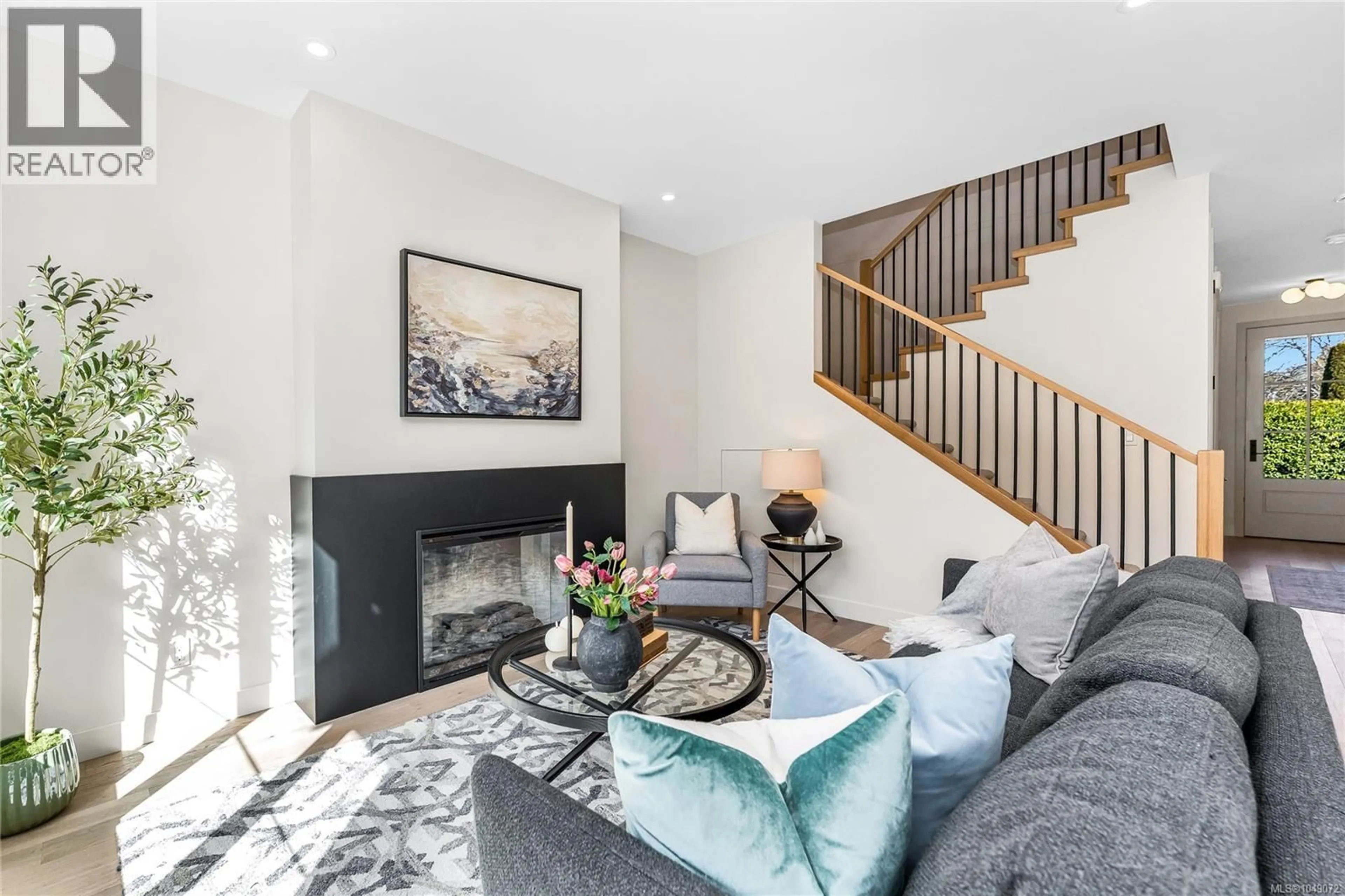 Living room with furniture, unknown for 4 - 3333 HENDERSON ROAD, Oak Bay British Columbia V8Z3P3