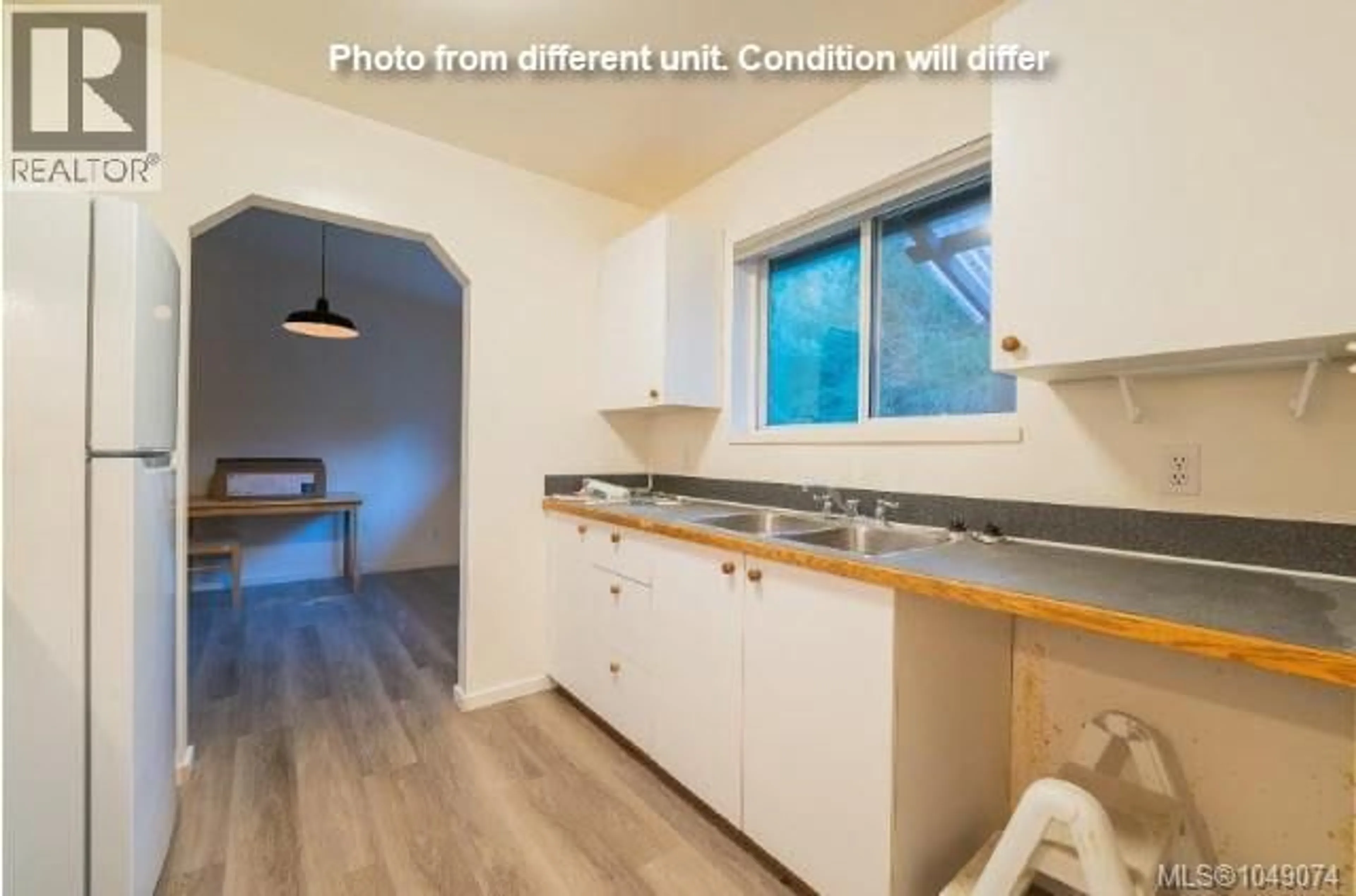 Standard kitchen, wood/laminate floor for 18 - 745 CHURCH STREET, Gabriola Island British Columbia V0R1X3