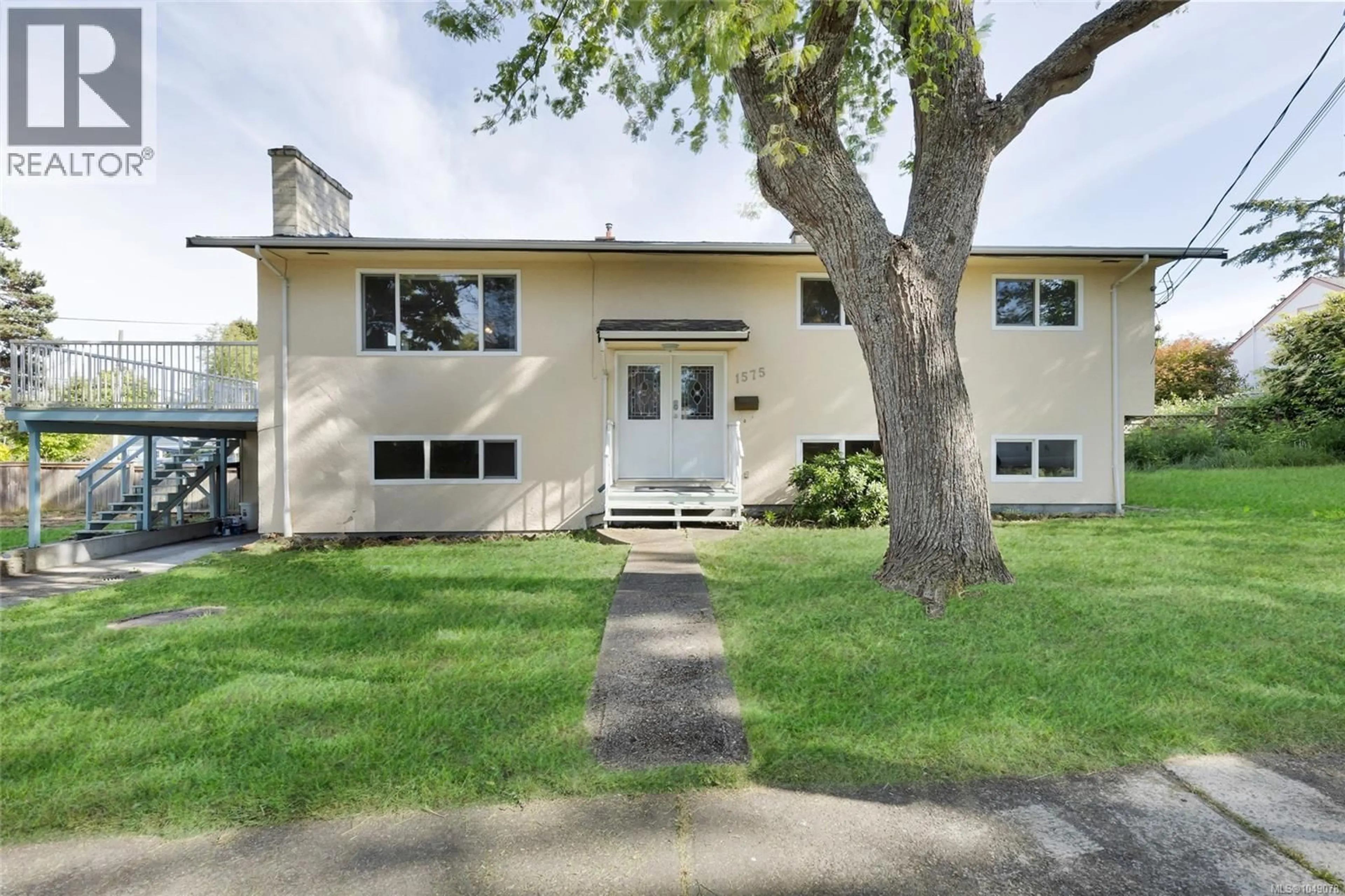 Home with vinyl exterior material, street for 1575 BURTON AVENUE, Victoria British Columbia V8T2N3