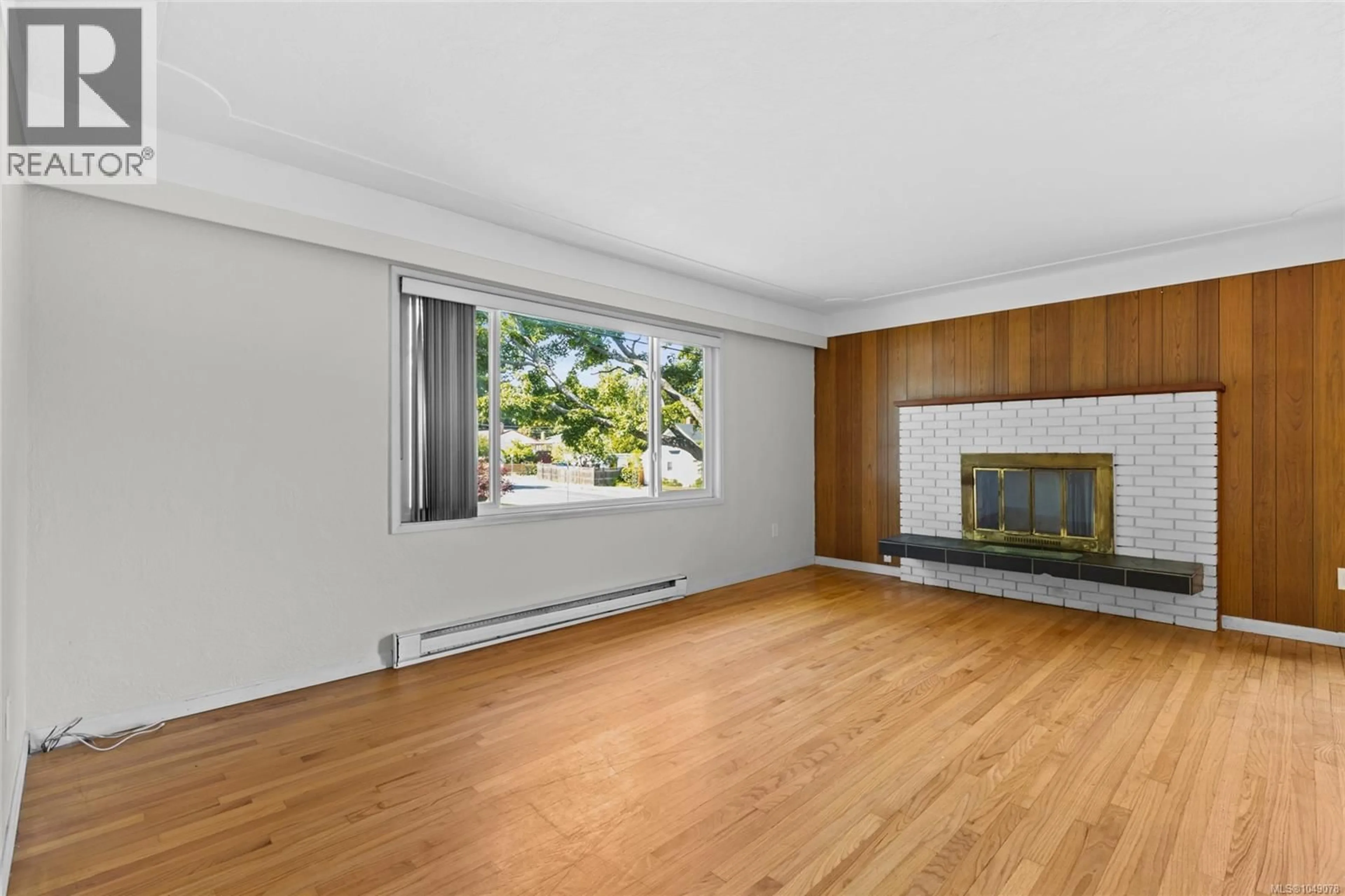 Living room with furniture, wood/laminate floor for 1575 BURTON AVENUE, Victoria British Columbia V8T2N3