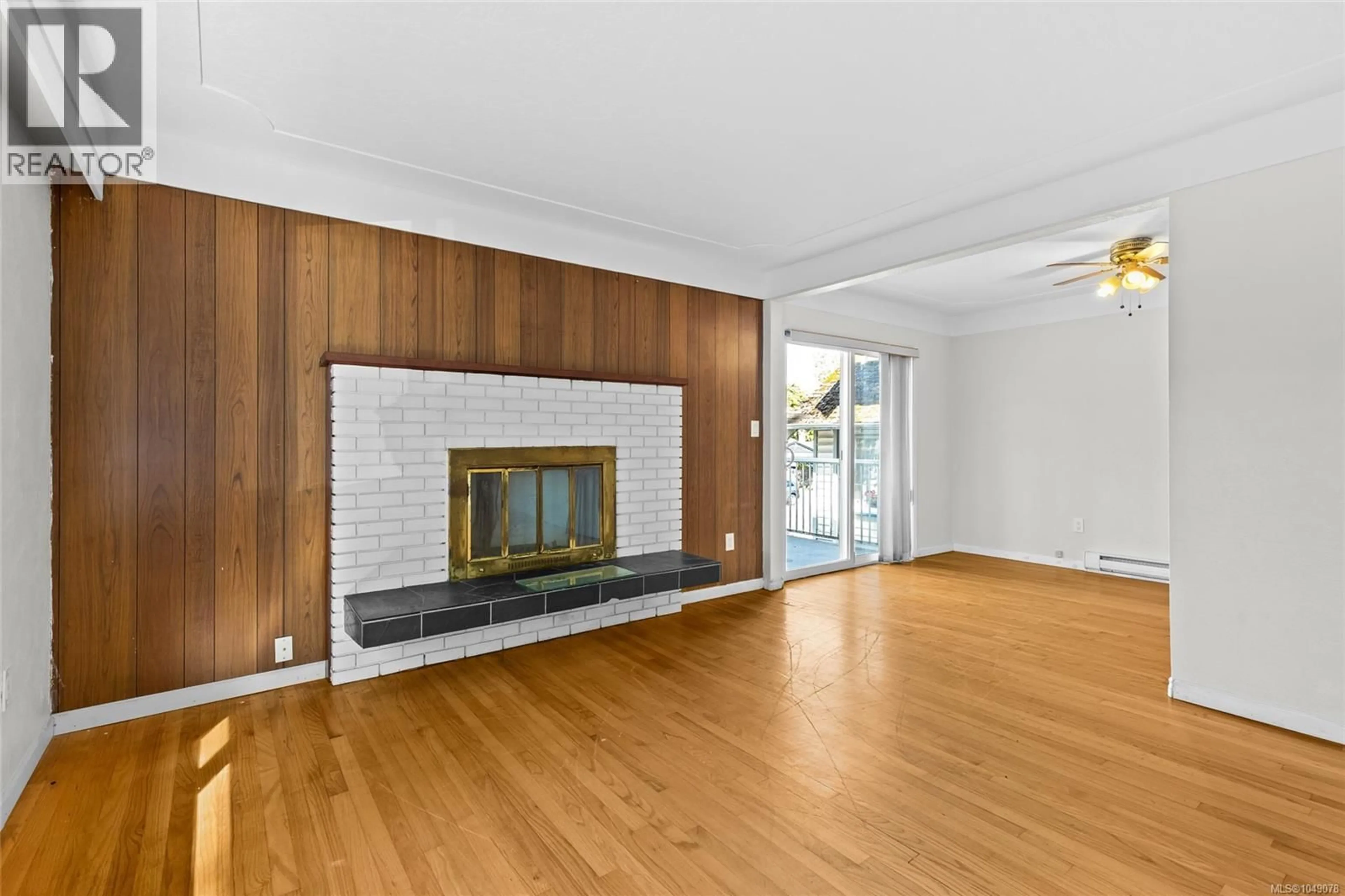 Living room with furniture, wood/laminate floor for 1575 BURTON AVENUE, Victoria British Columbia V8T2N3