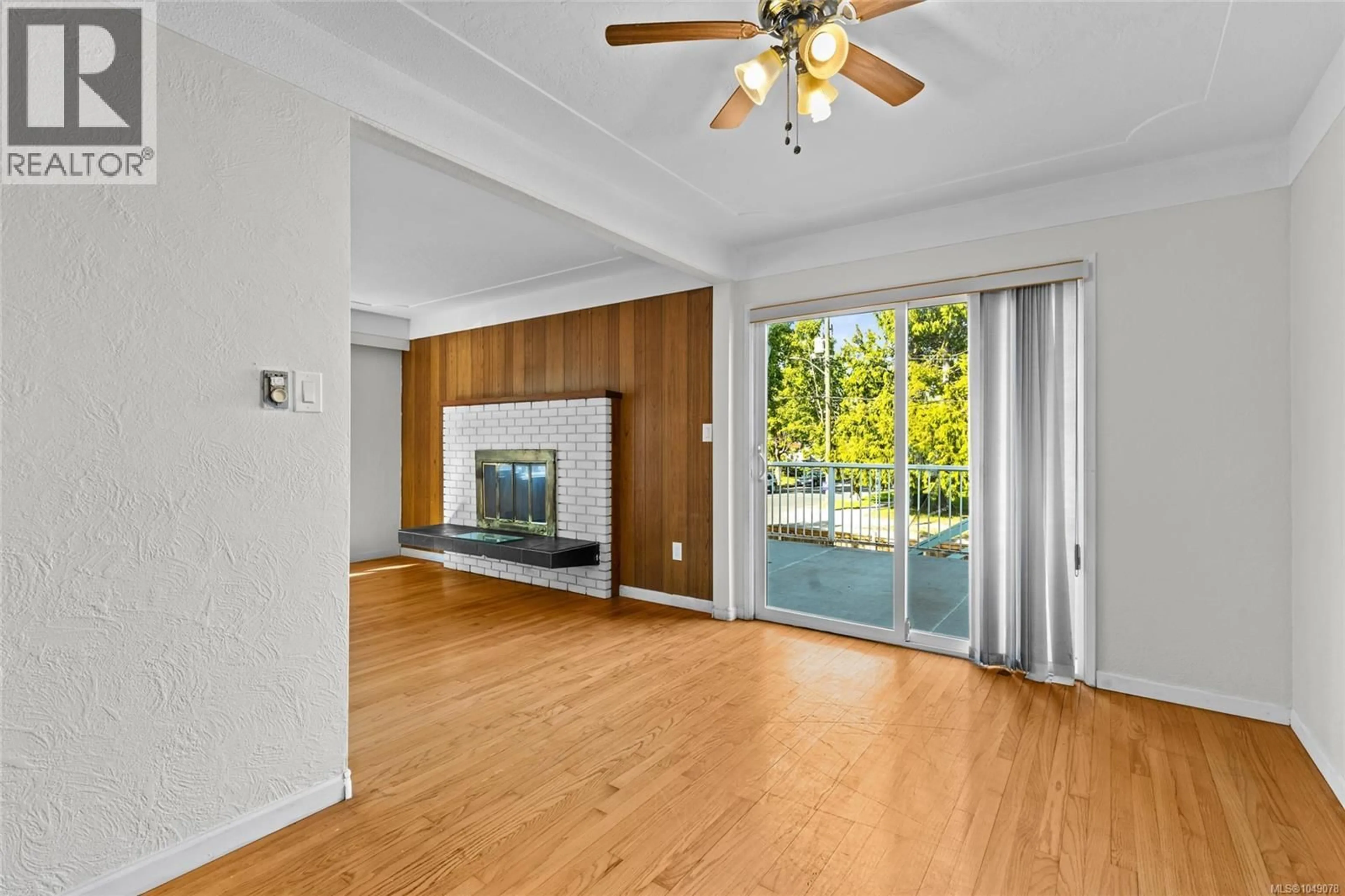 Unknown for 1575 BURTON AVENUE, Victoria British Columbia V8T2N3
