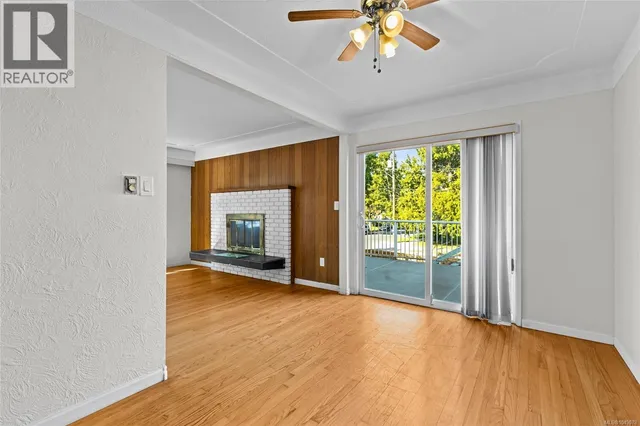 1575 BURTON AVENUE, Victoria 5