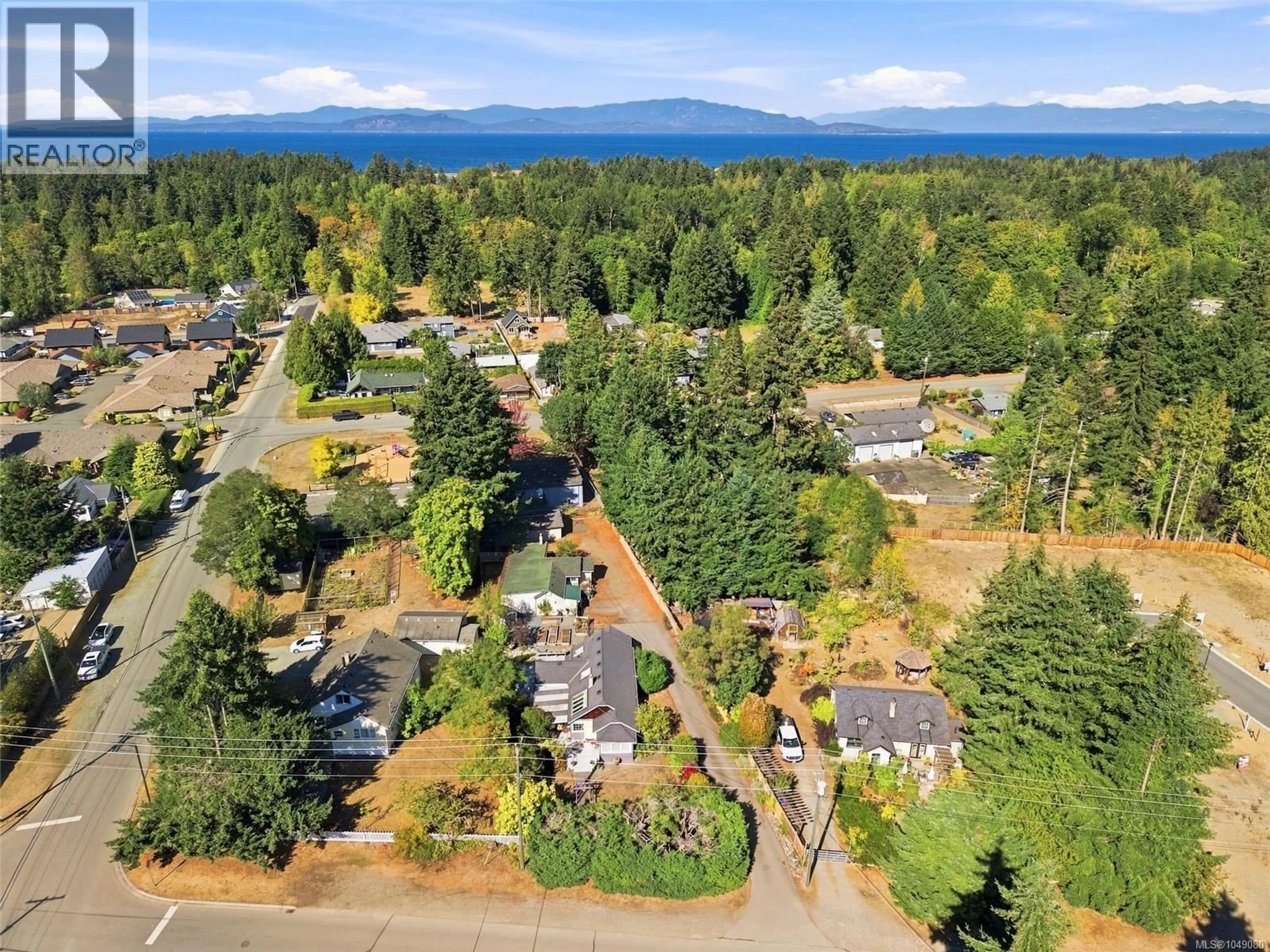 A pic from outside/outdoor area/front of a property/back of a property/a pic from drone, unknown for 611 PIONEER CRESCENT, Parksville British Columbia V9P1T5