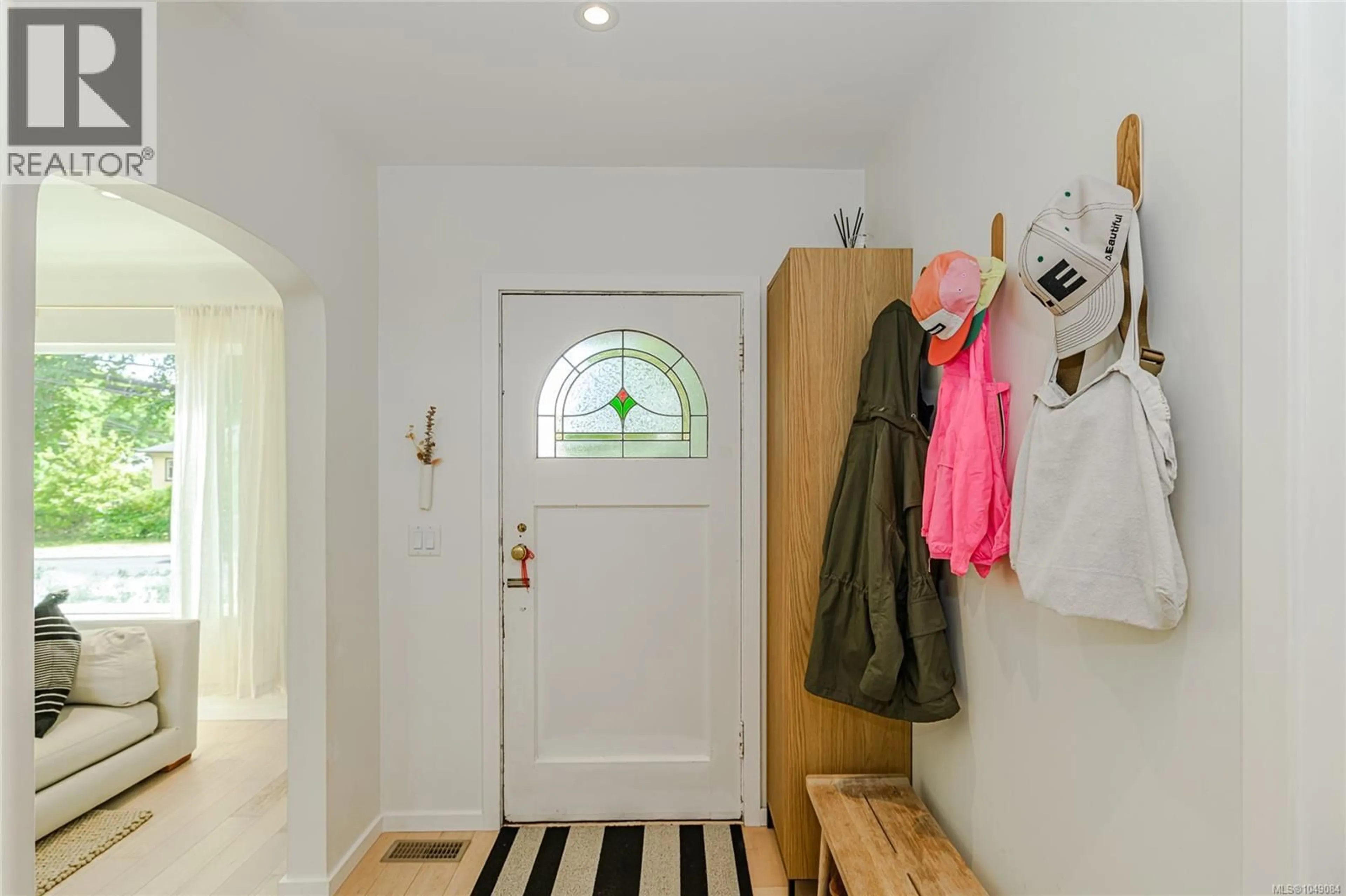 Indoor entryway for 2624 ESTEVAN AVENUE, Oak Bay British Columbia V8R2T2