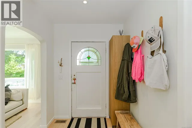 2624 ESTEVAN AVENUE, Oak Bay 3