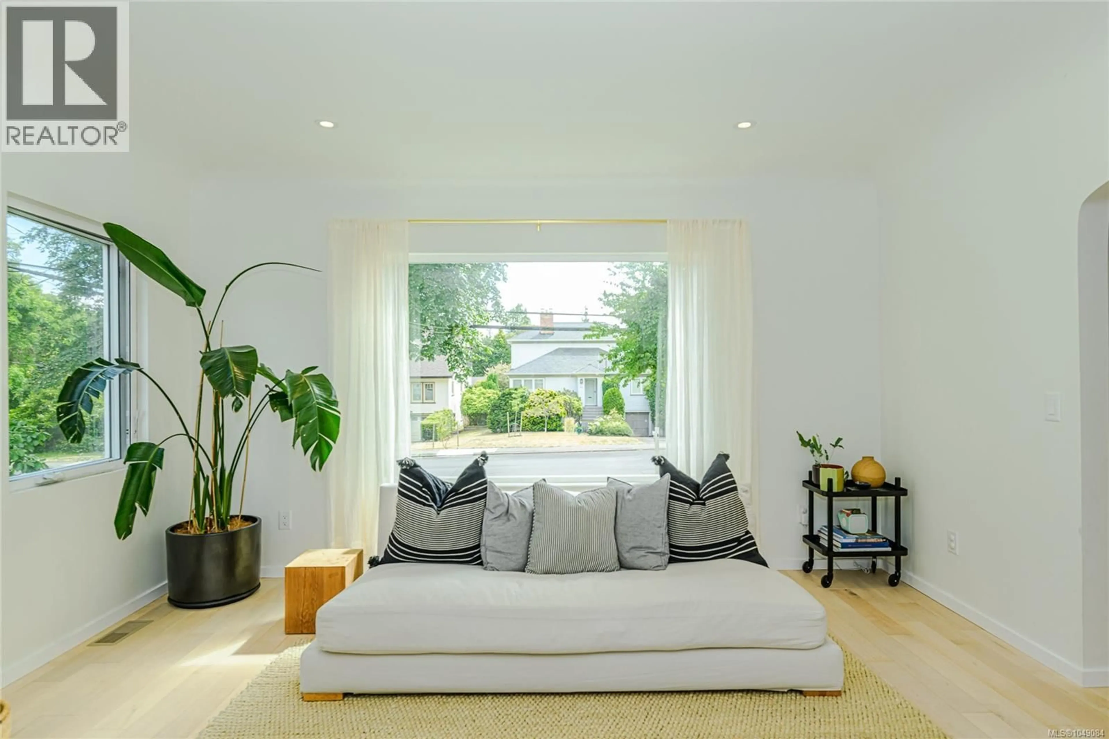 Living room with furniture, unknown for 2624 ESTEVAN AVENUE, Oak Bay British Columbia V8R2T2
